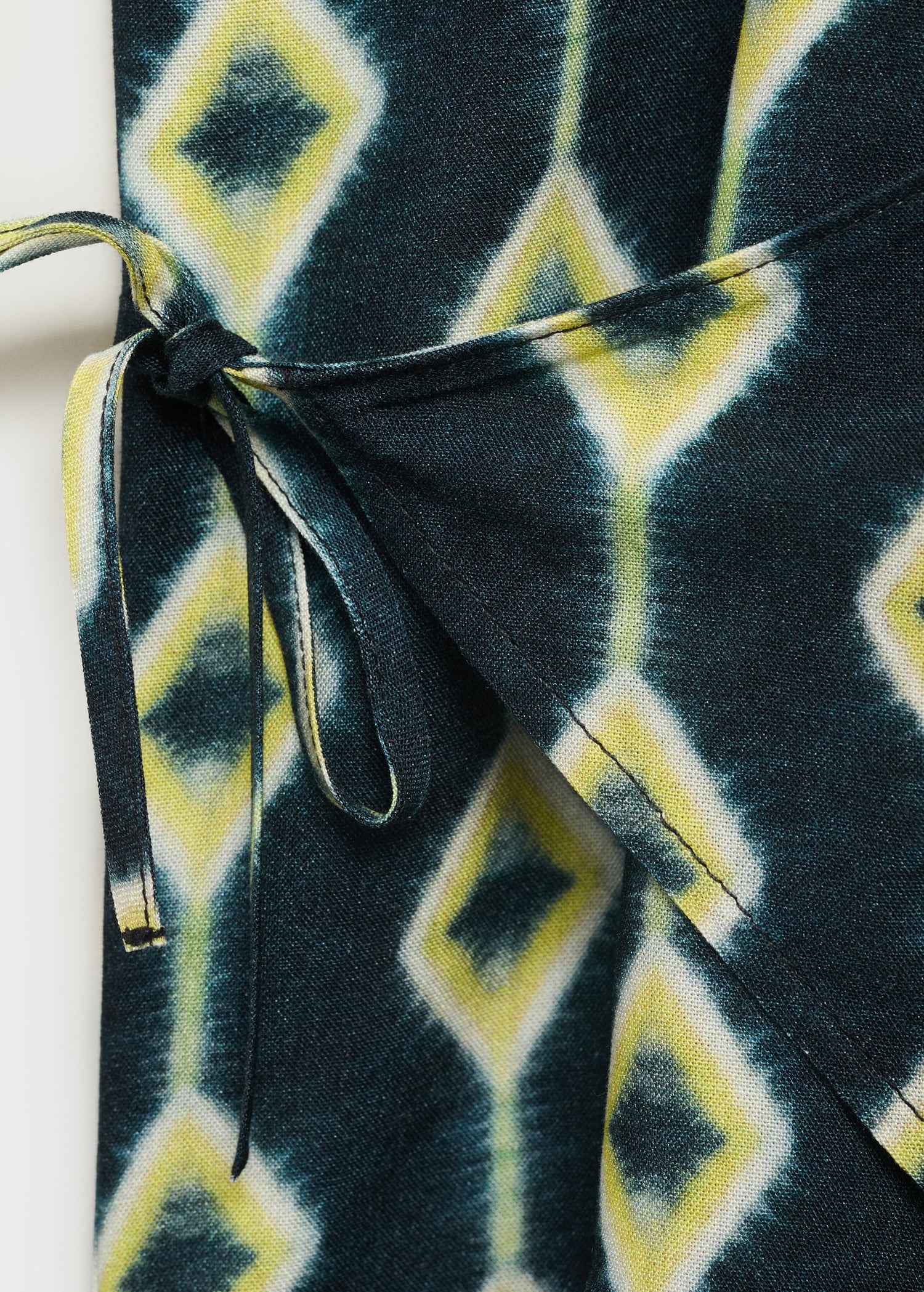 Halter-neck crossover top - Details of the article 8
