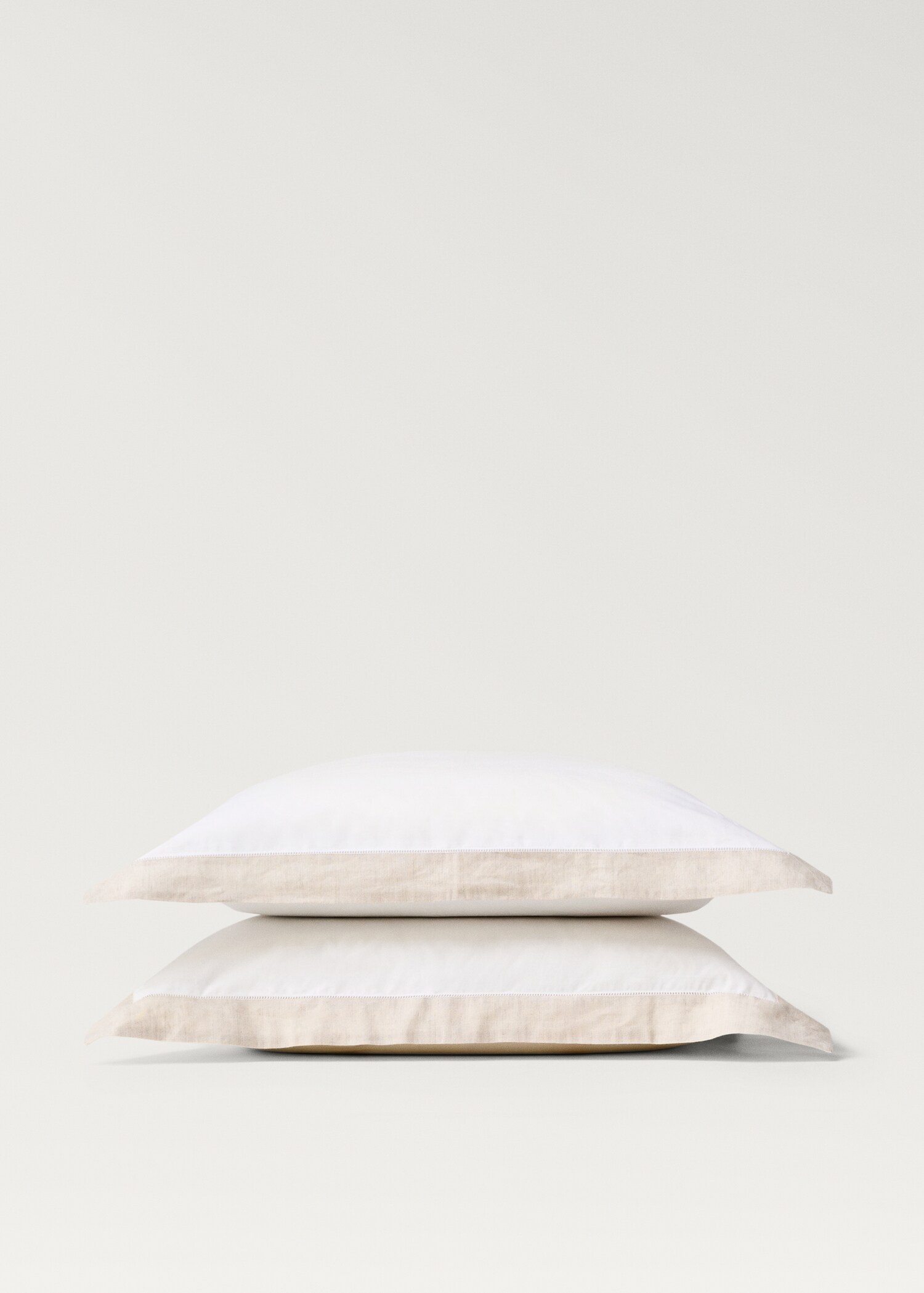 Two cotton percale pillowcases with a linen border 60x60 cm - Details of the article 1