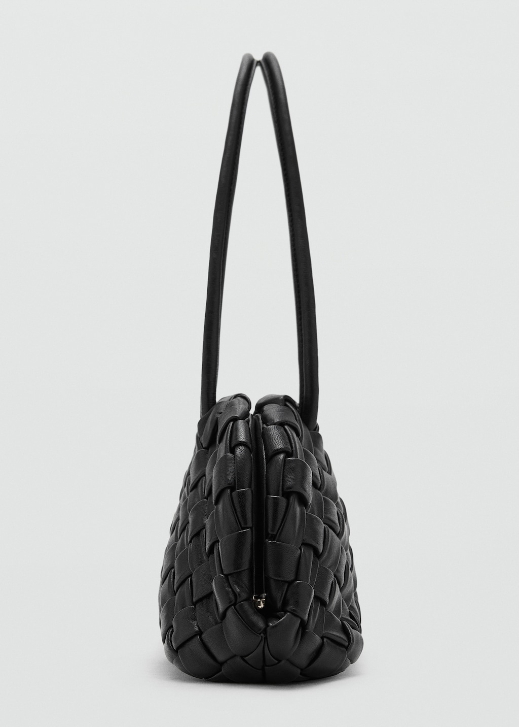 スペイン発送 MANGO 大きなバケットバッグ 選べるカラー 人気！ Oval shoulder bag - Women | MANGO USA