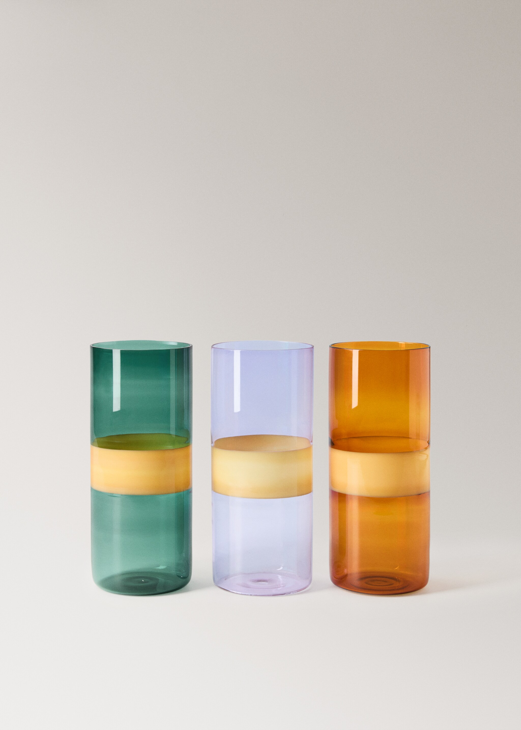 Borosilicate coloured glass vase - Details of the article 4, Ochre. Ref: 17093309-00.