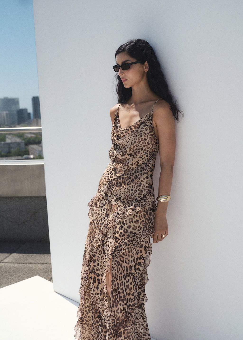 Leopard-print ruffle dress with opening