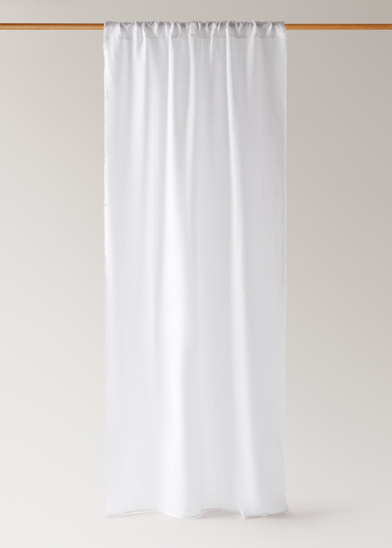 Linen curtain with frayed edge - Article without model
