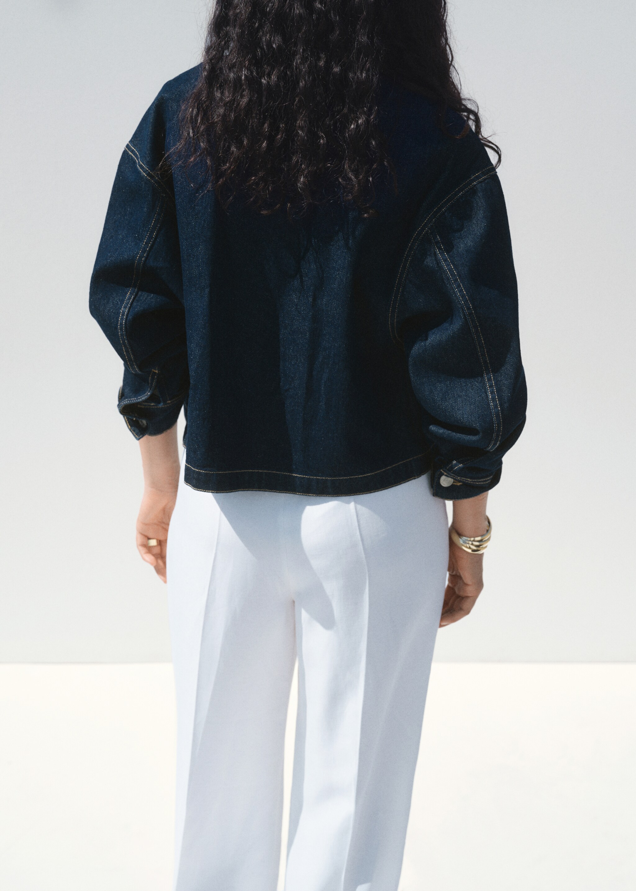 Denim jacket with pockets - Reverse of the article