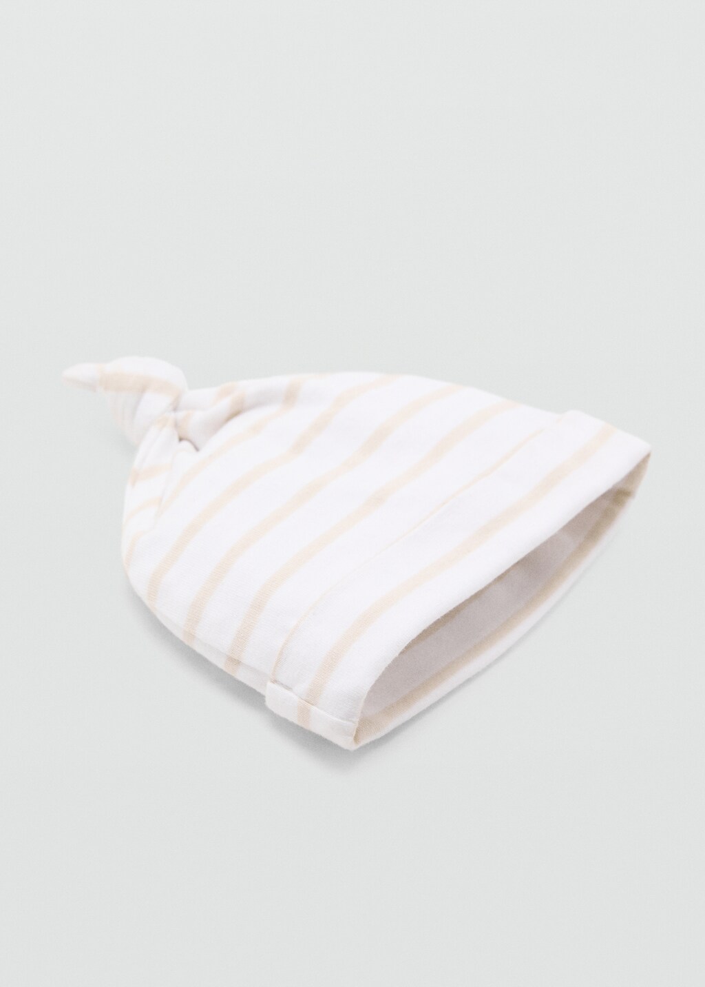 Hat with knot detail