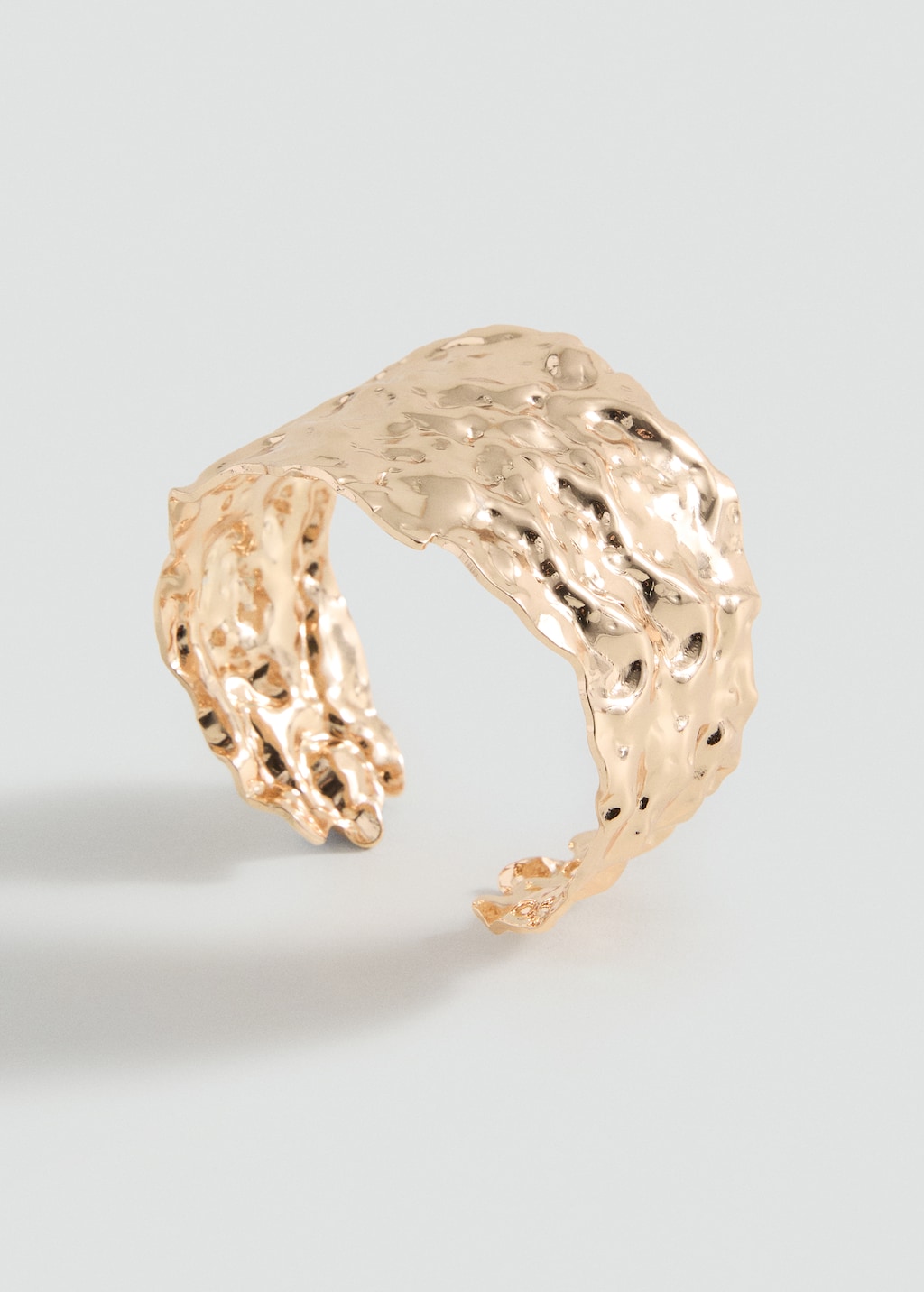 Rigid textured bracelet