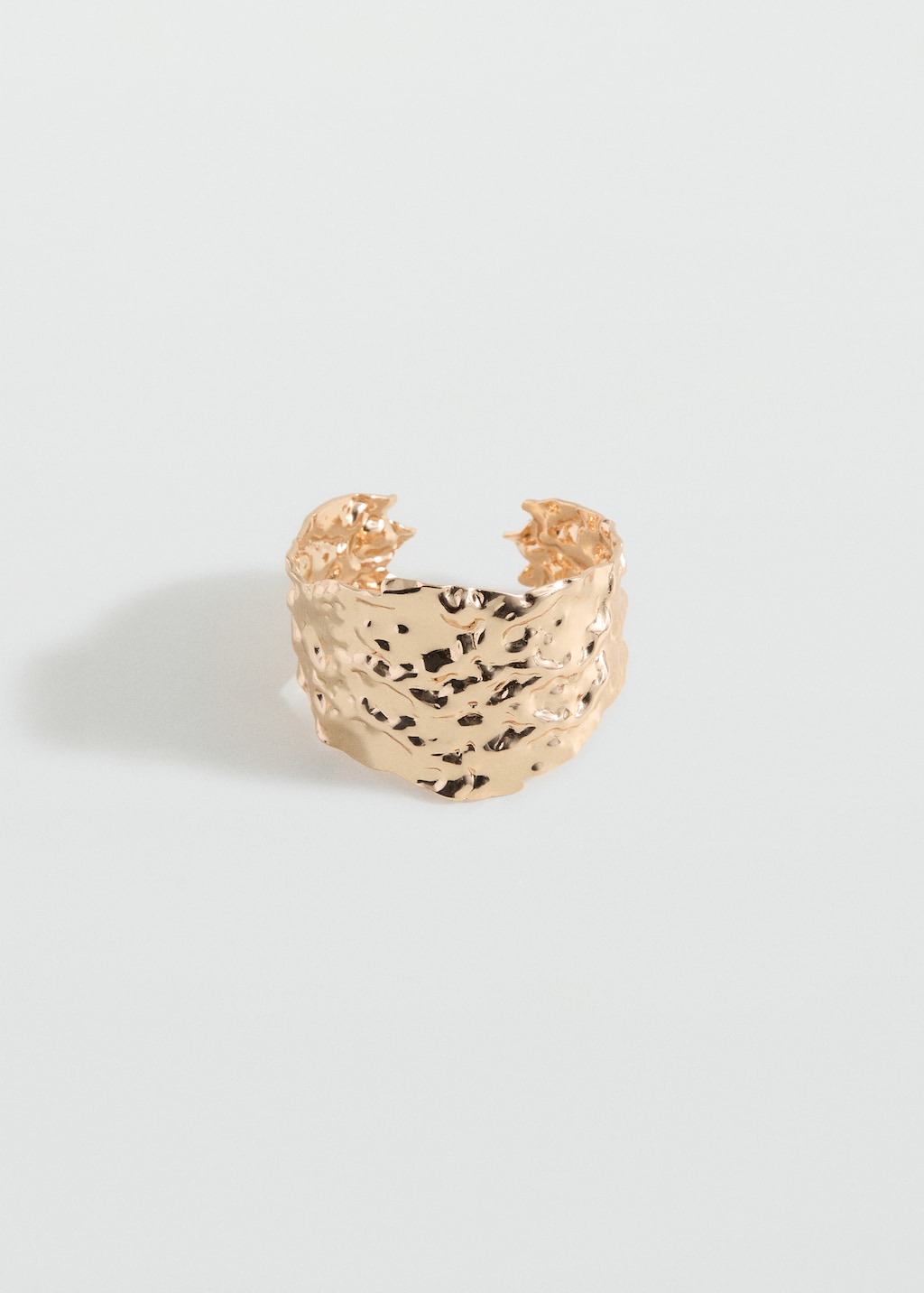 Rigid textured bracelet
