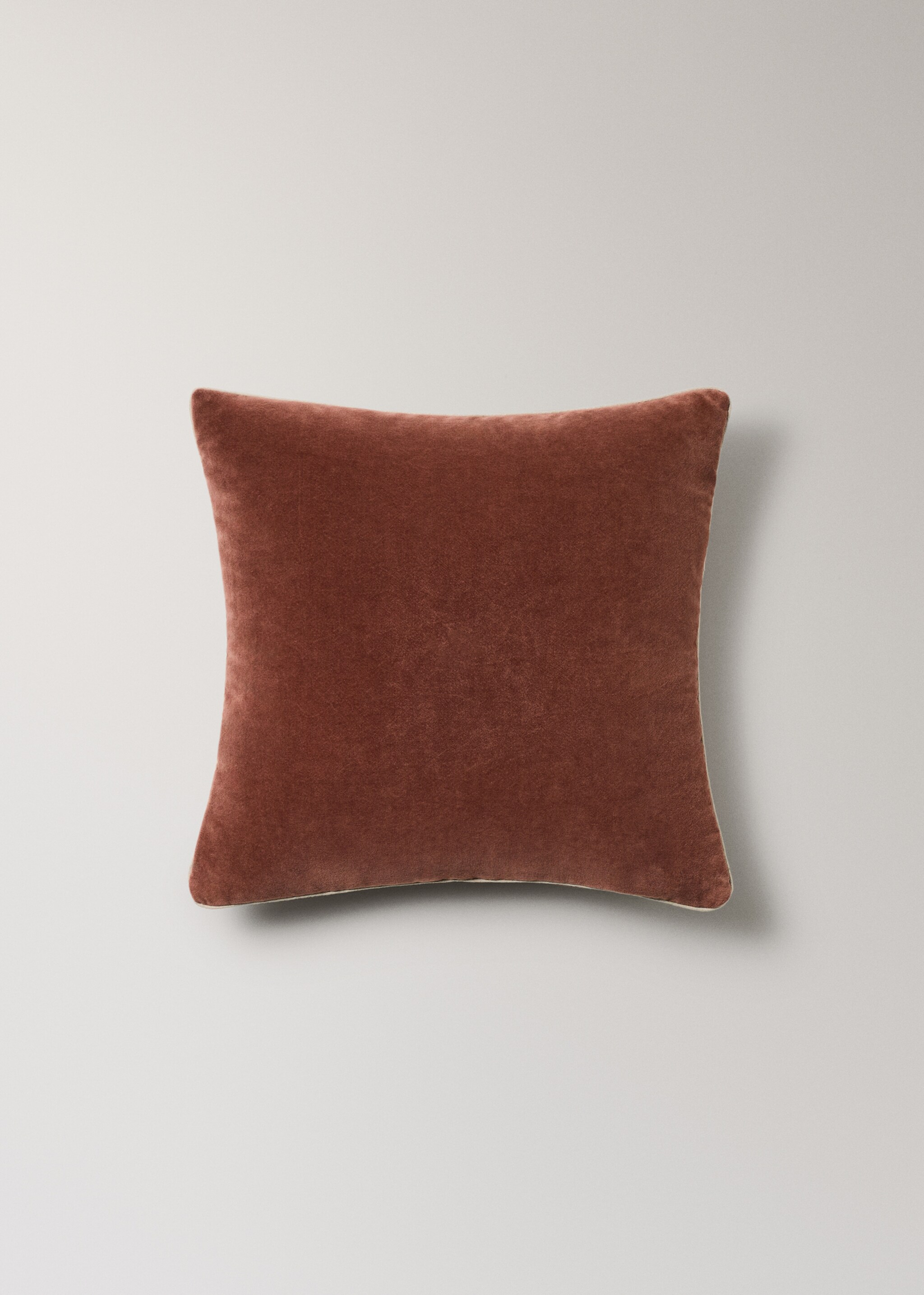 Fluwelen kussenhoes met bies 50x50 cm - Artikel zonder model, Roodbruin. Ref: 17093806-00.