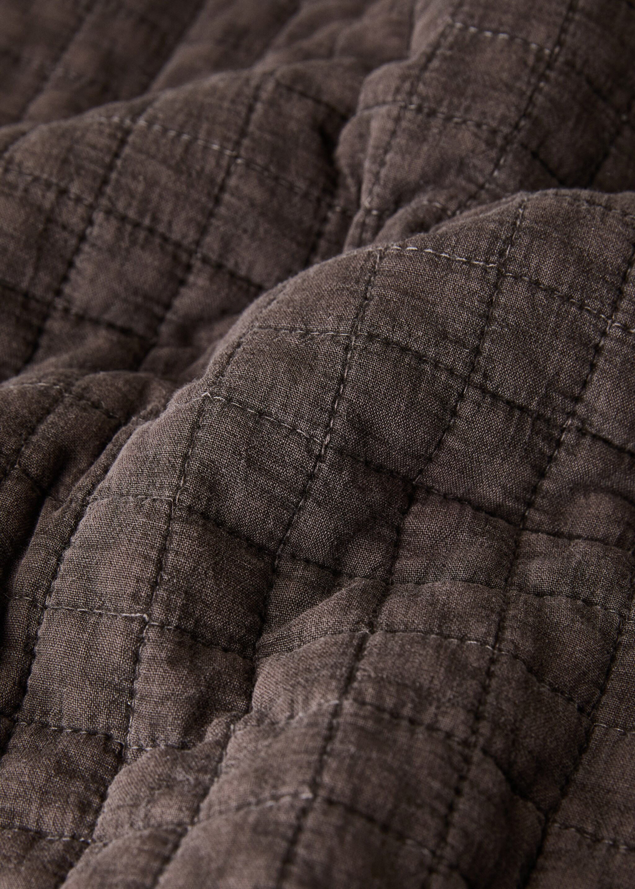 Cotton garment-dyed check bedspread for 150/160 cm bed - Details of the article 2, Coffee. Ref: 17093807-00.