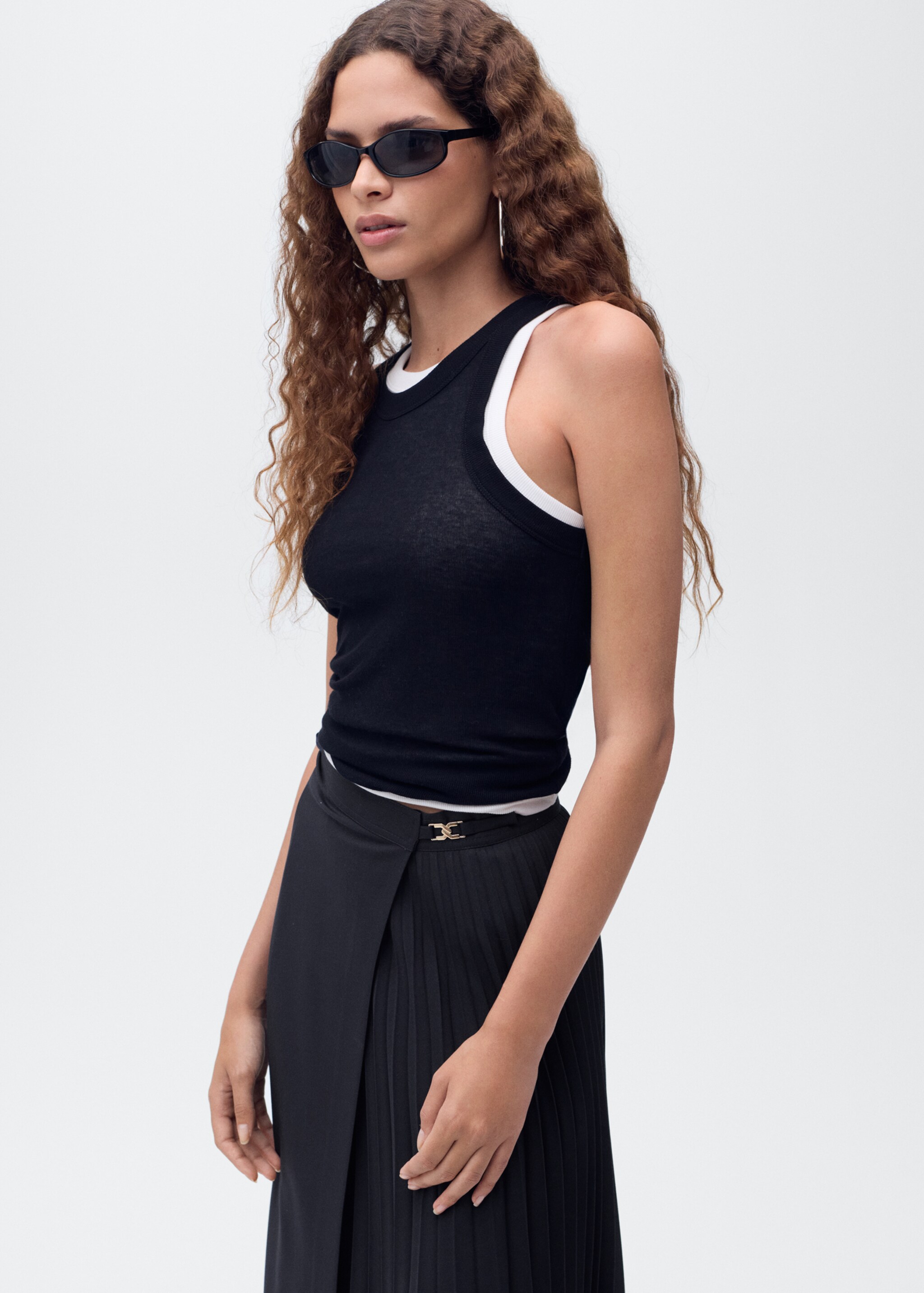 Pleated crossover skirt - Details of the article 1, Navy. Ref: 17094070-00.