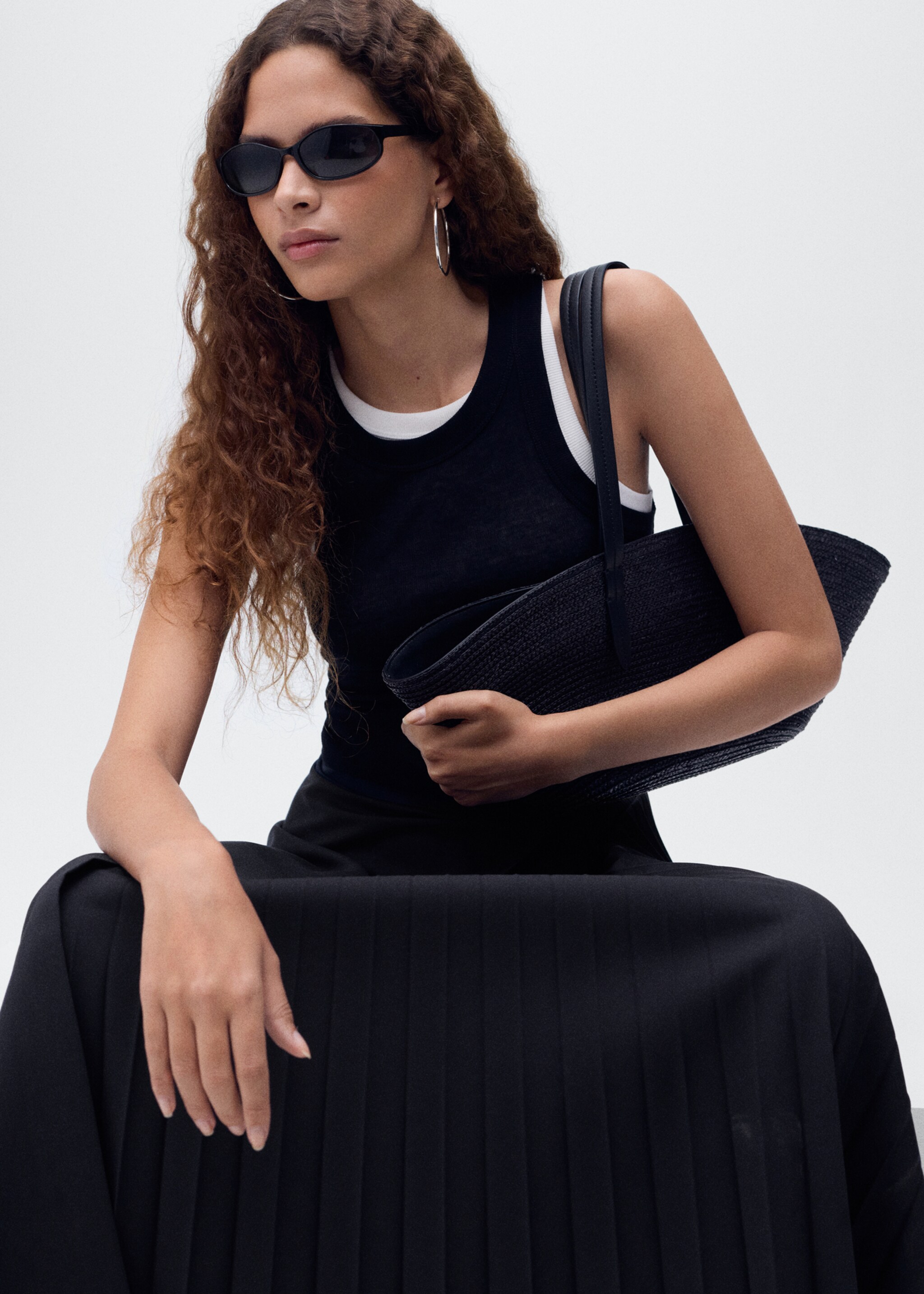 Pleated crossover skirt - Details of the article 2, Navy. Ref: 17094070-00.