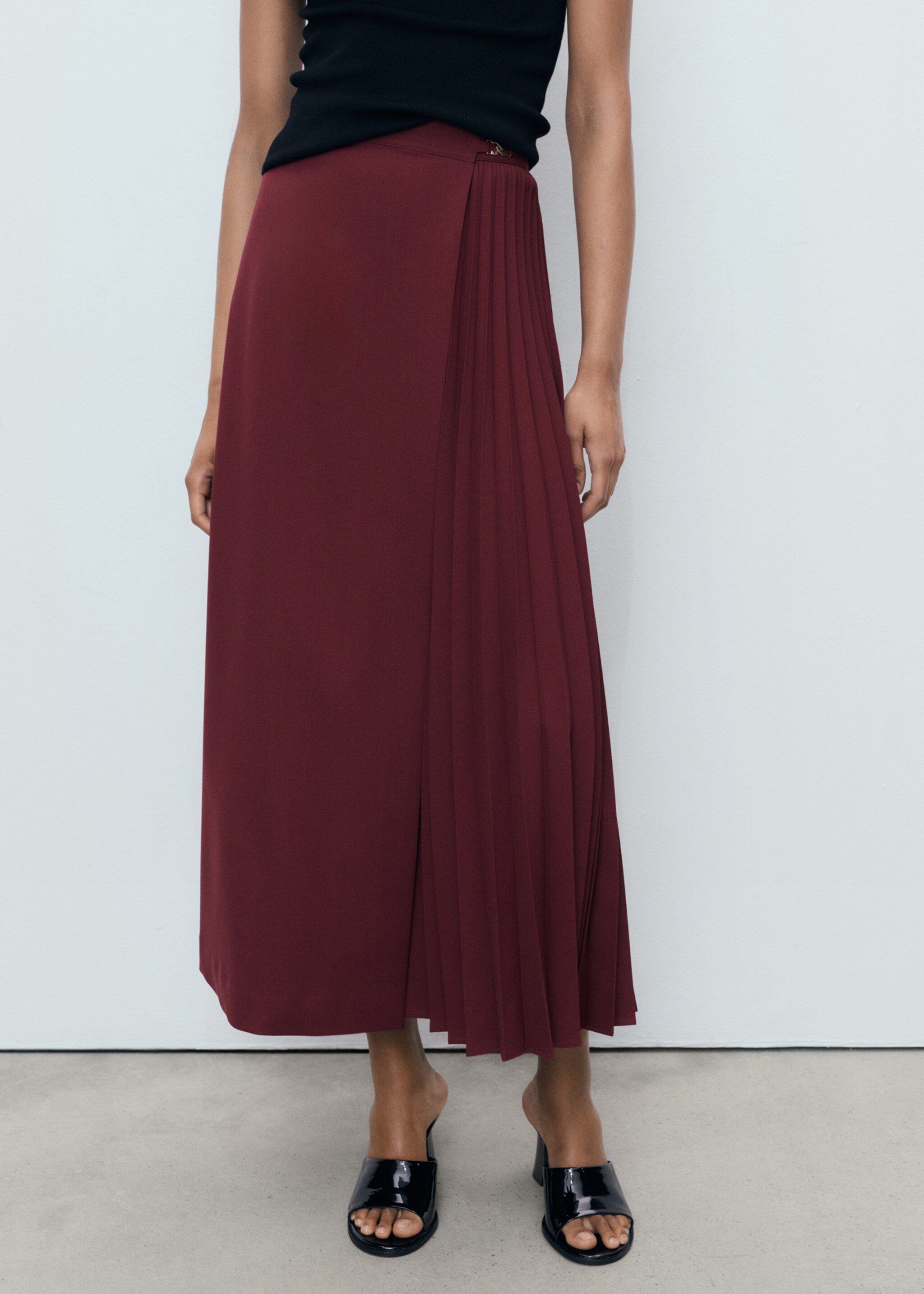 Pleated crossover skirt - Medium plane, Burgundy. Ref: 17094070-00.
