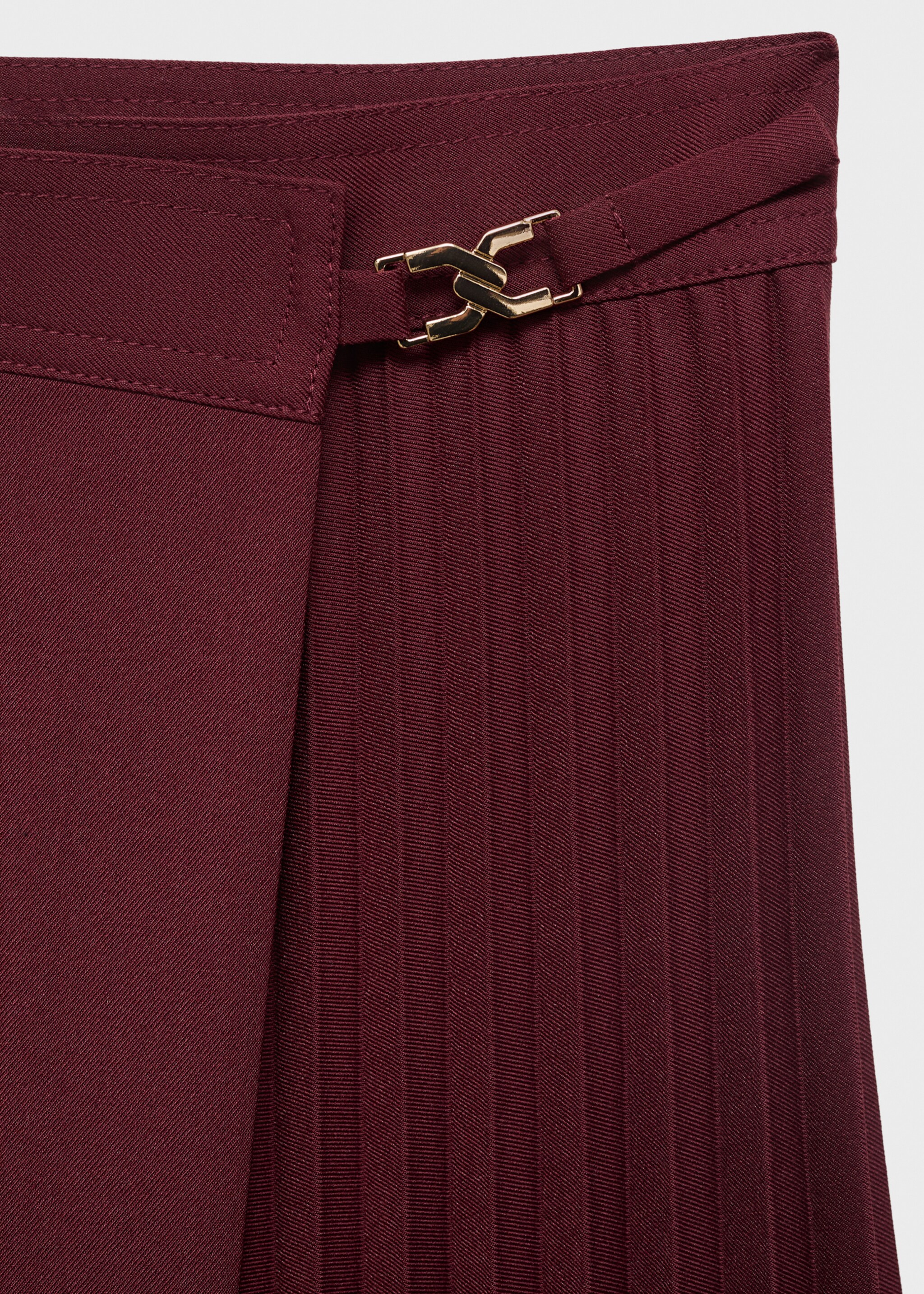 Pleated crossover skirt - Details of the article 8, Burgundy. Ref: 17094070-00.