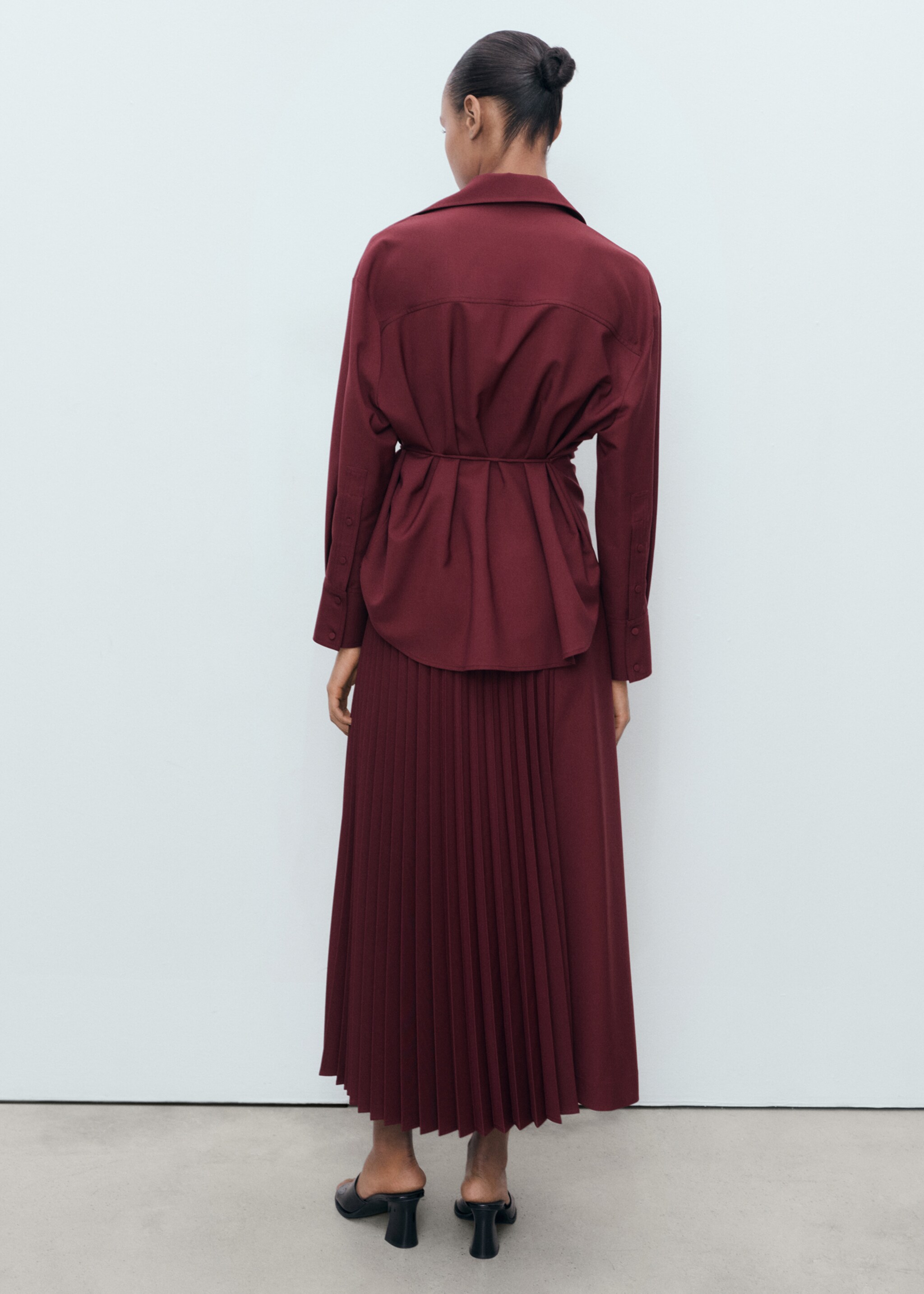 Pleated crossover skirt - Reverse of the article, Burgundy. Ref: 17094070-00.