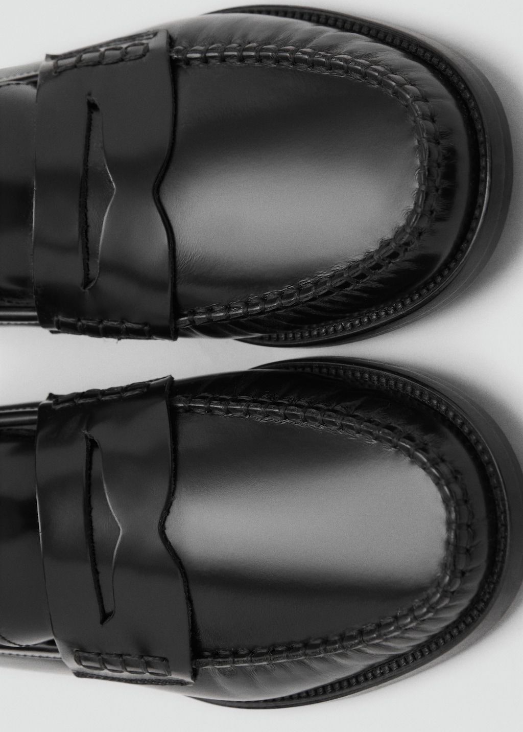 Gathered leather moccasin