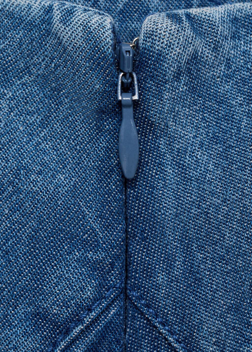 Denim midi-skirt with stitching