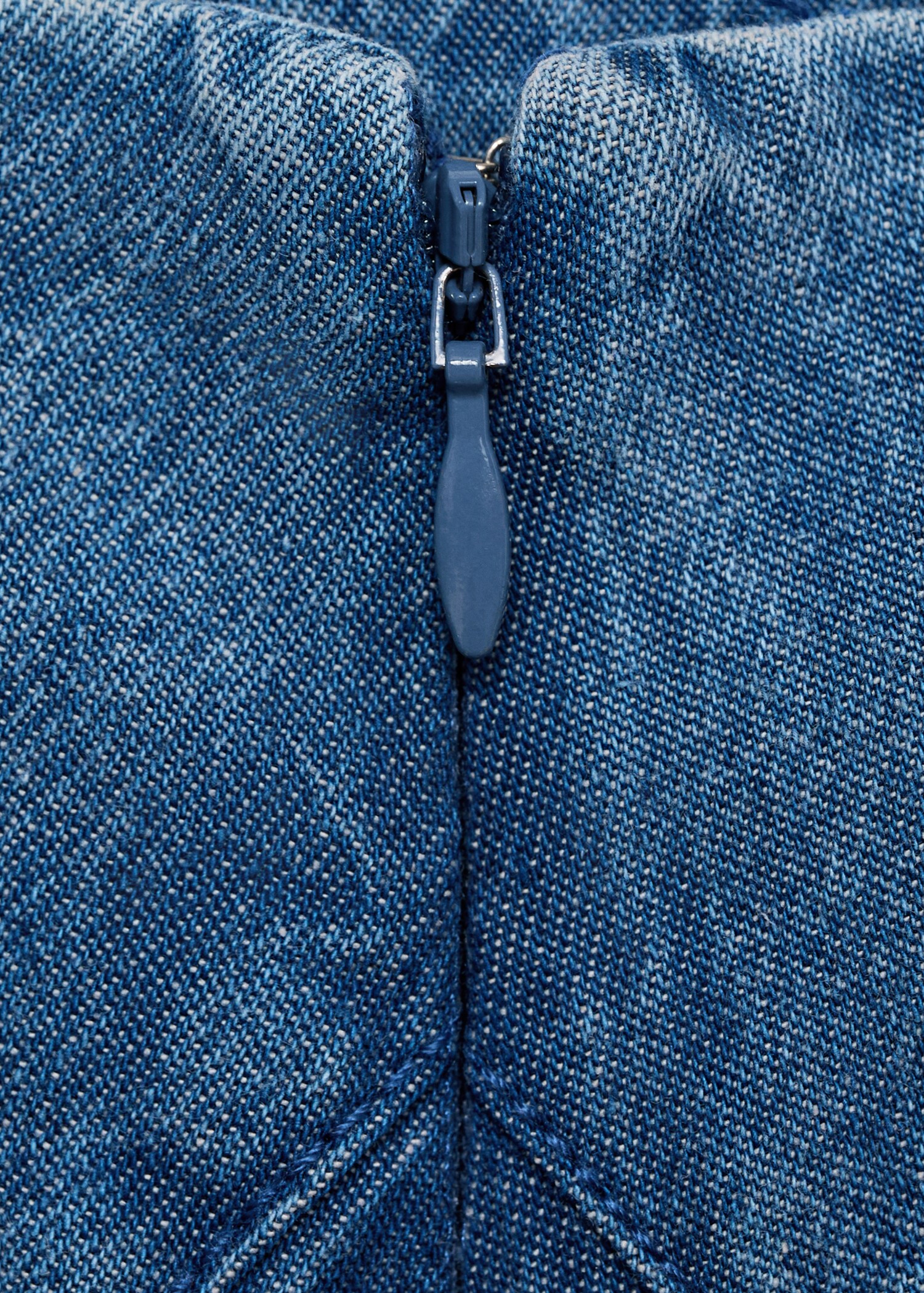 Denim midi-skirt with stitching - Details of the article 0