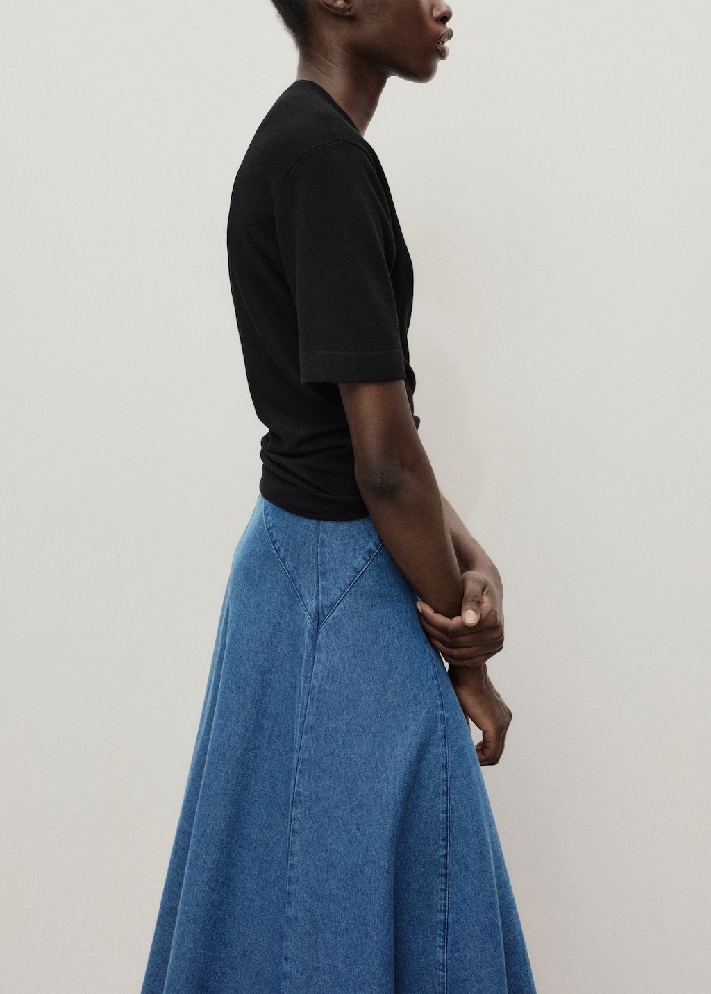 Denim midi-skirt with stitching