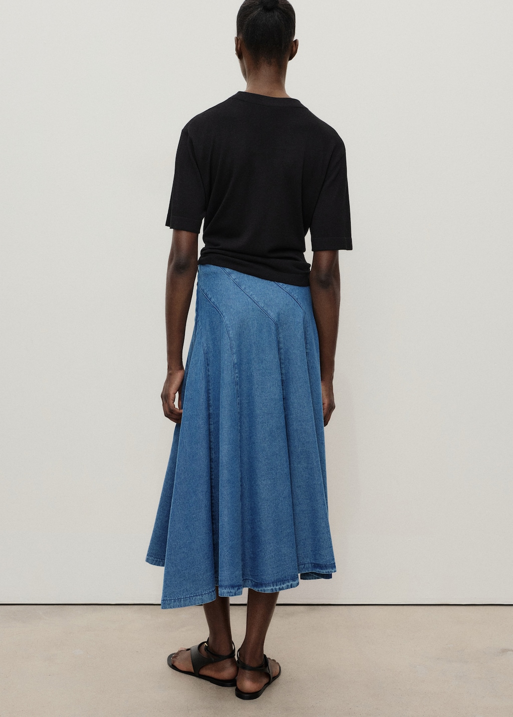 Denim midi-skirt with stitching