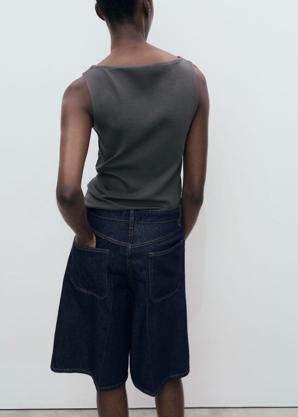 Boat-neck strapless top