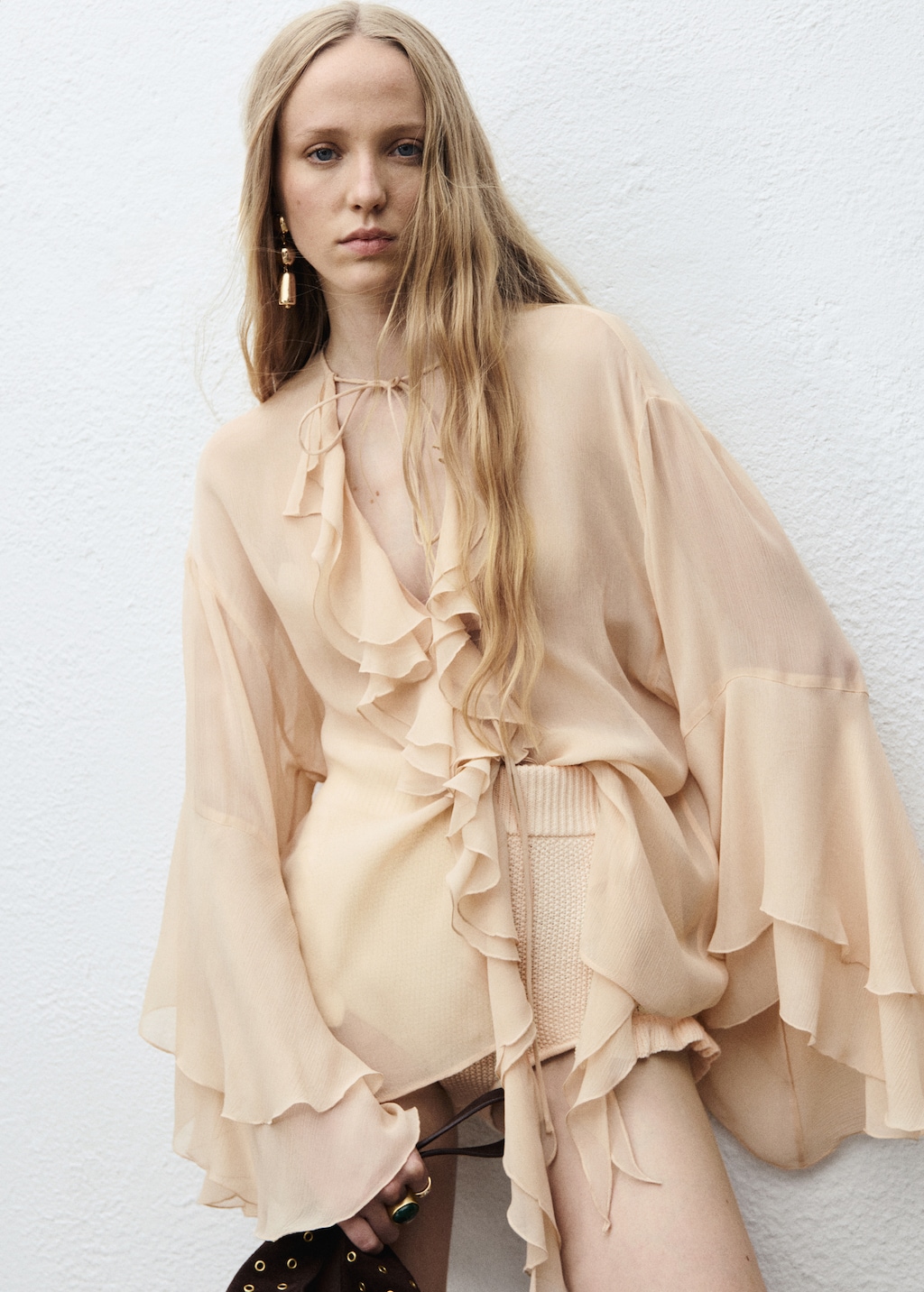 Mini-shorts with ruffle