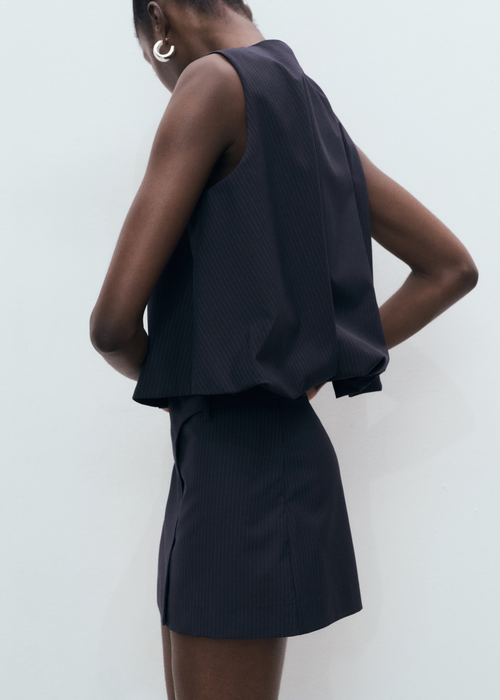 Pinstriped short skirt - Details of the article 1, Navy. Ref: 17094088-00.