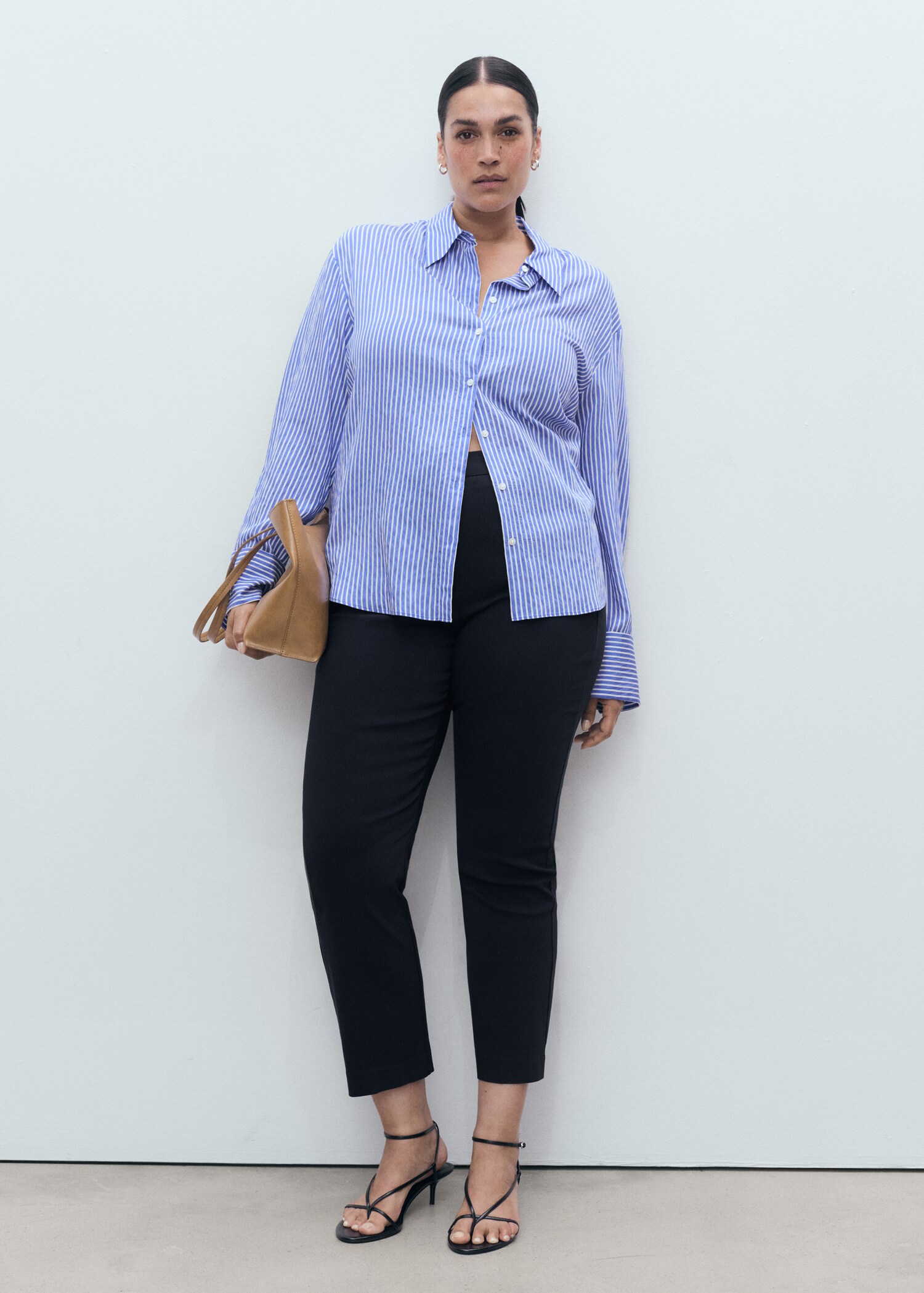 Straight-cut crop trousers - Details of the article 3