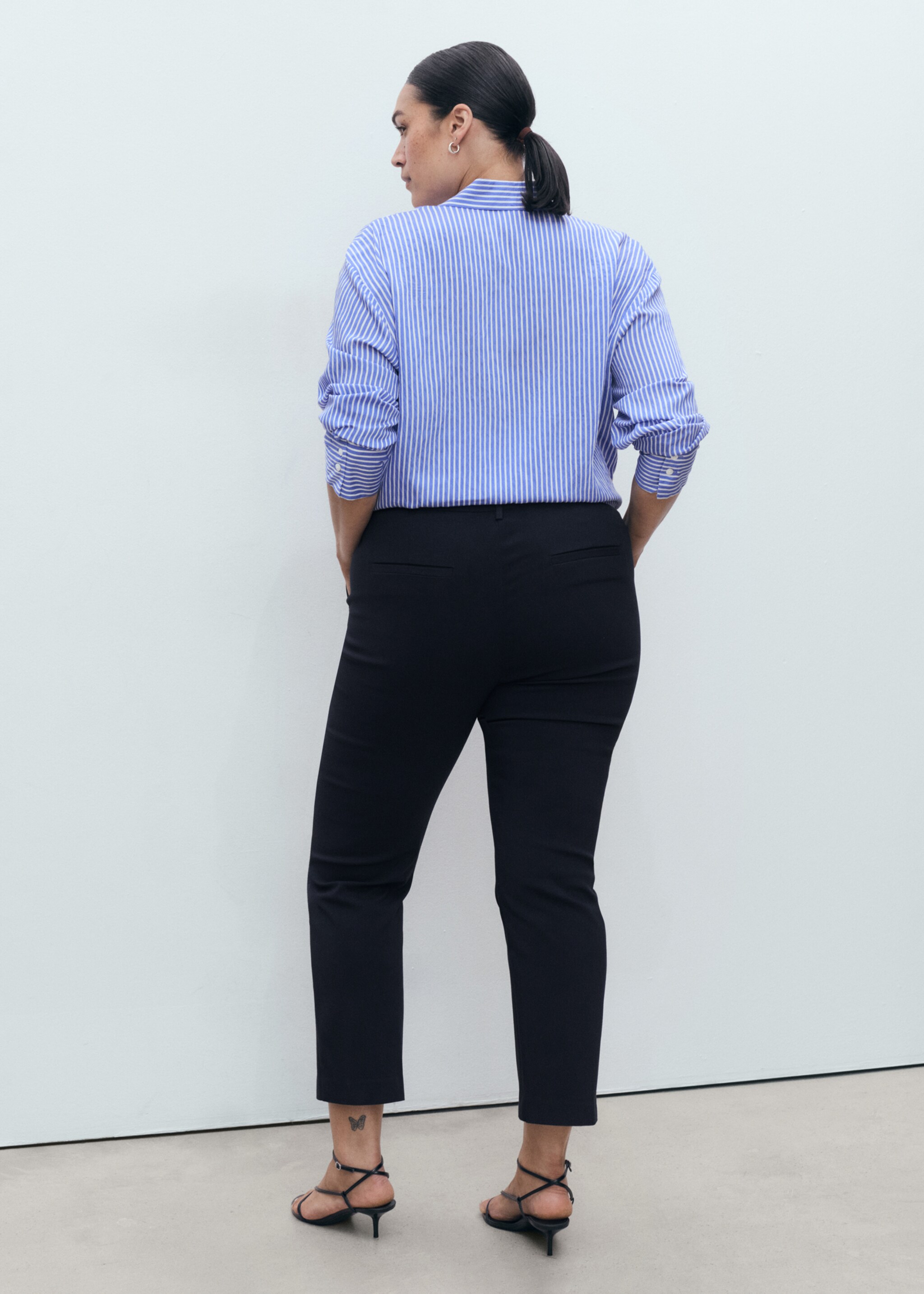Straight-cut crop trousers - Details of the article 4