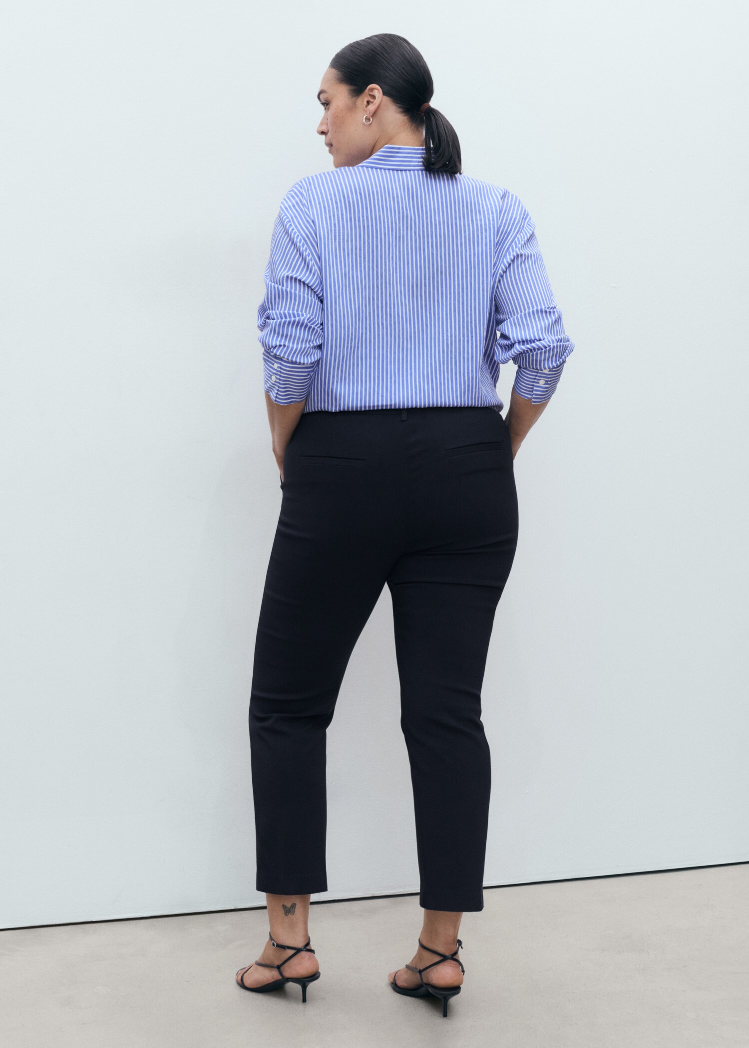Straight-cut crop trousers - Details of the article 4