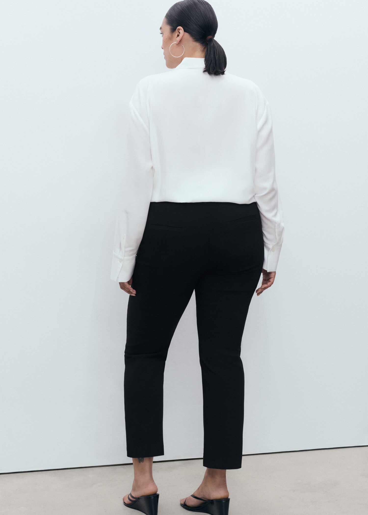 Straight-cut crop trousers - Details of the article 4