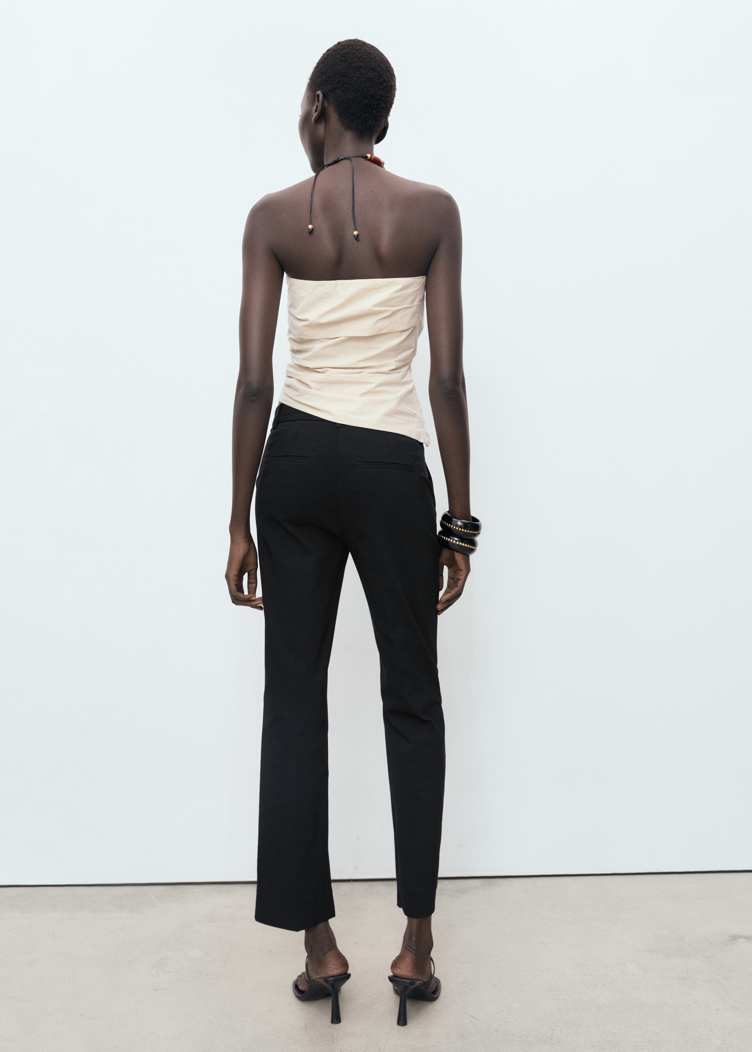Straight-cut crop trousers - Reverse of the article