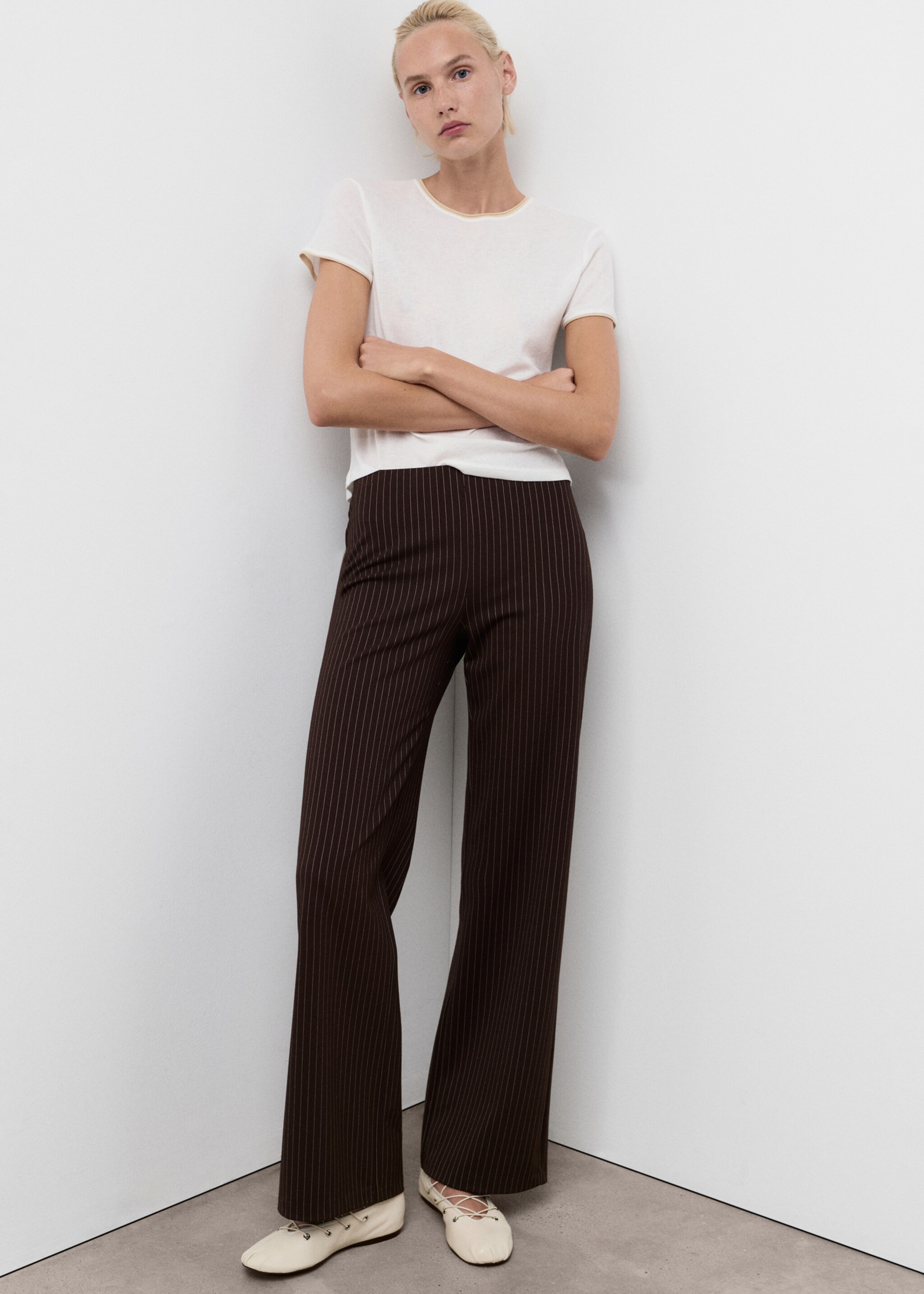 Pantalon droit taille élastique - Détail de l'article 2, Marron. Ref: 17094090-00.