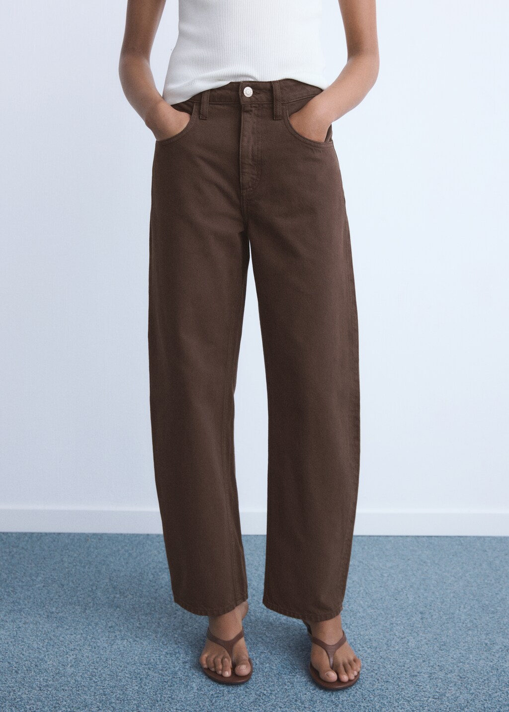 High-rise barrel jeans - Women | MANGO Indonesia