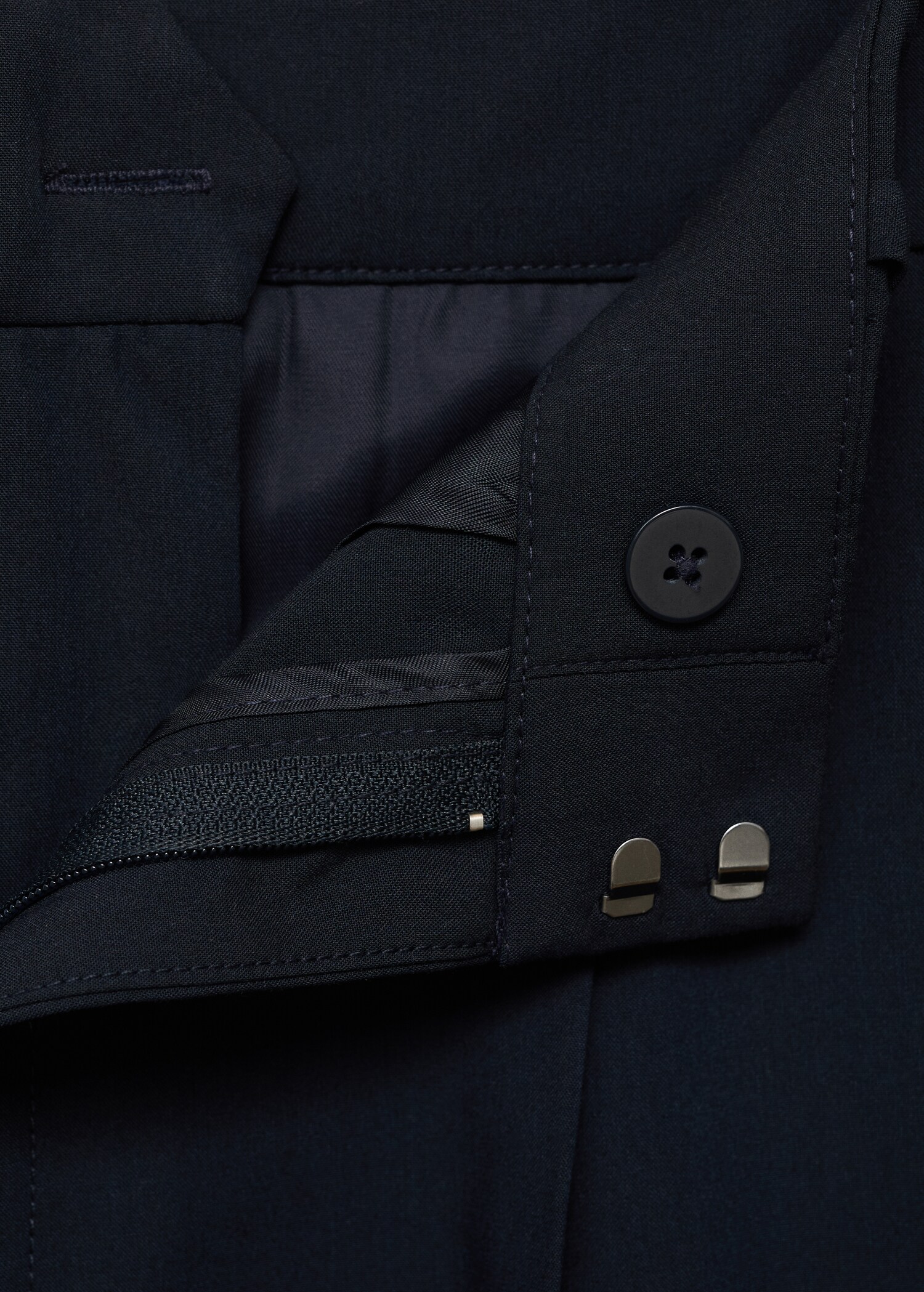 Low-rise wide-leg trousers - Details of the article 8