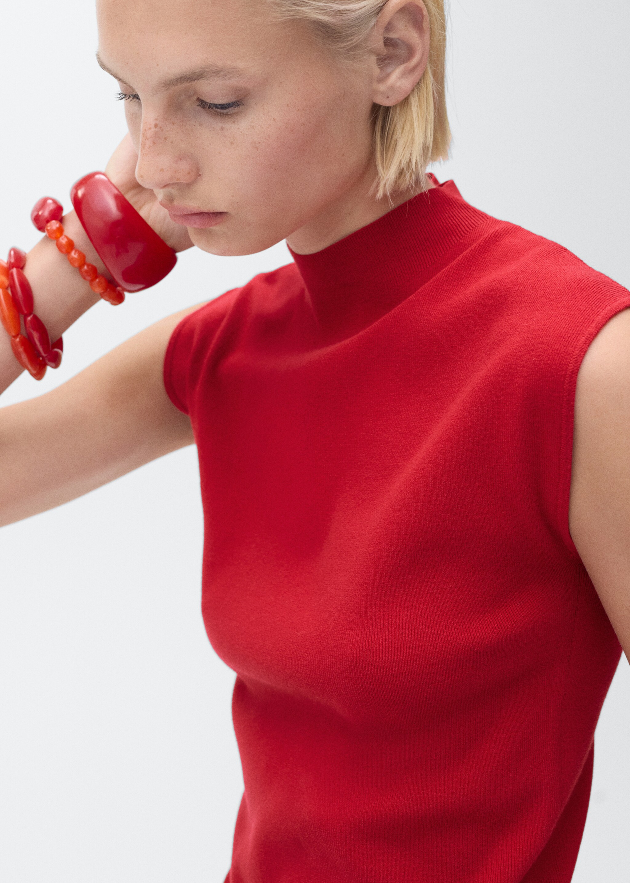 Perkins-neck knitted top - Details of the article 1, Red. Ref: 17094098-00.
