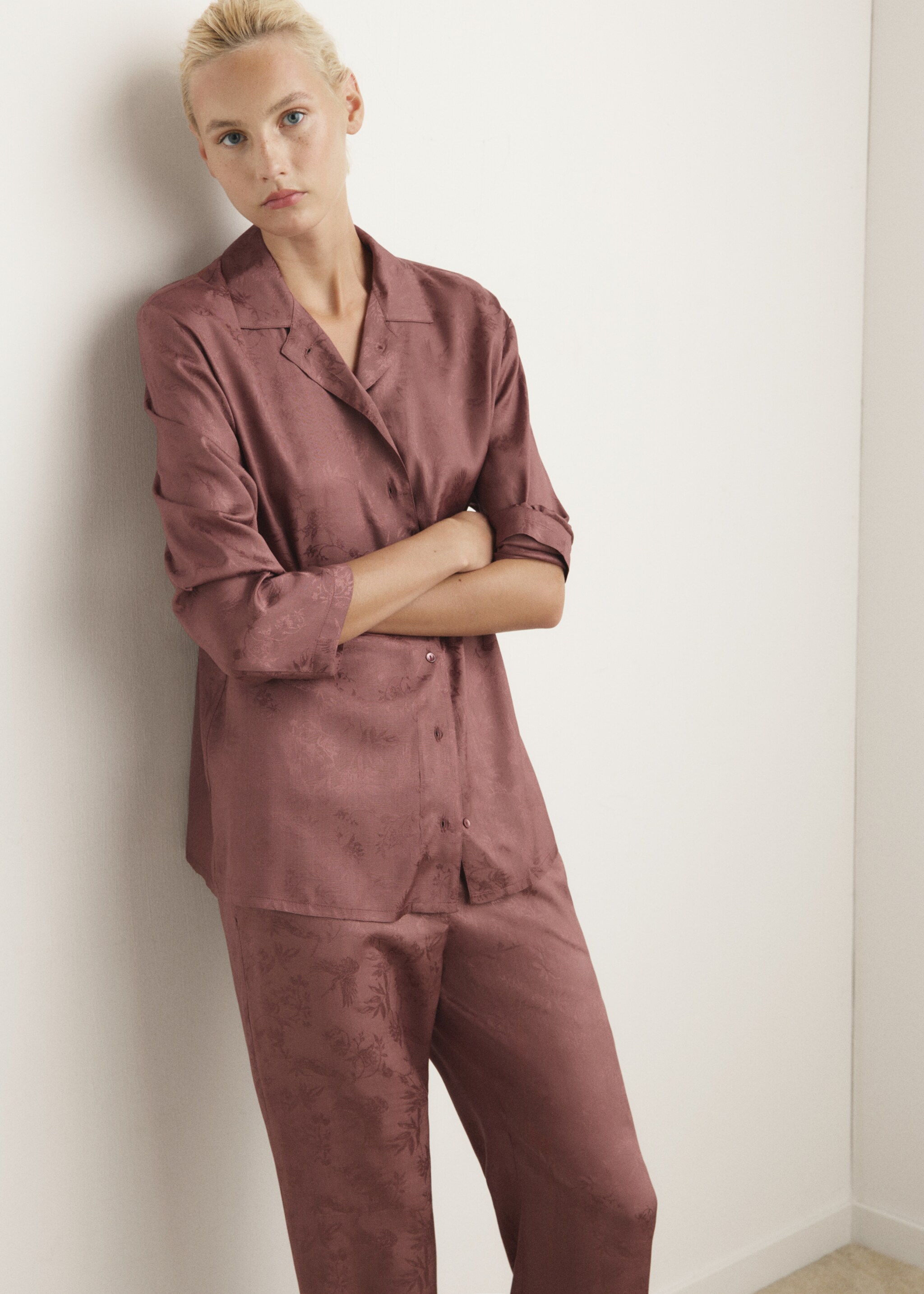 Camisa pijama jacquard satén - Plano medio, Marrón. Ref: 17094106-00.