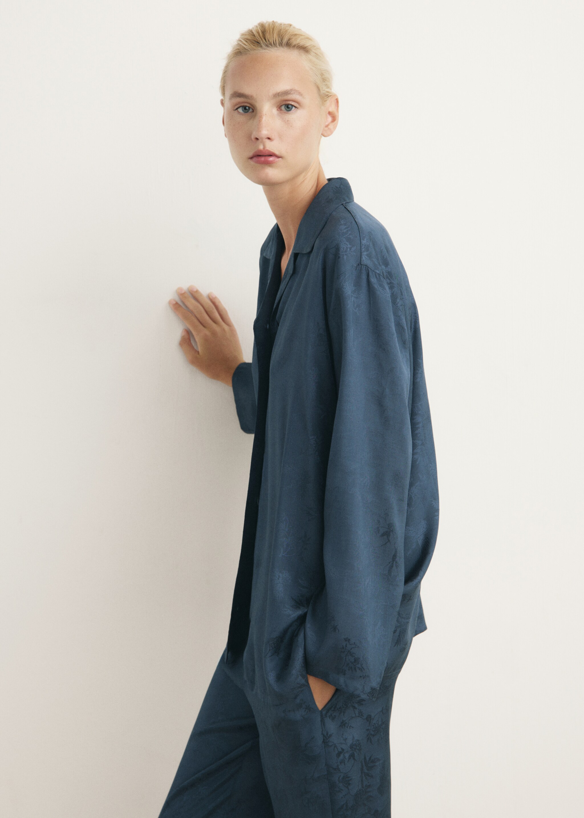 Camisa pijama jacquard satén - Plano medio, Azul noche. Ref: 17094106-00.