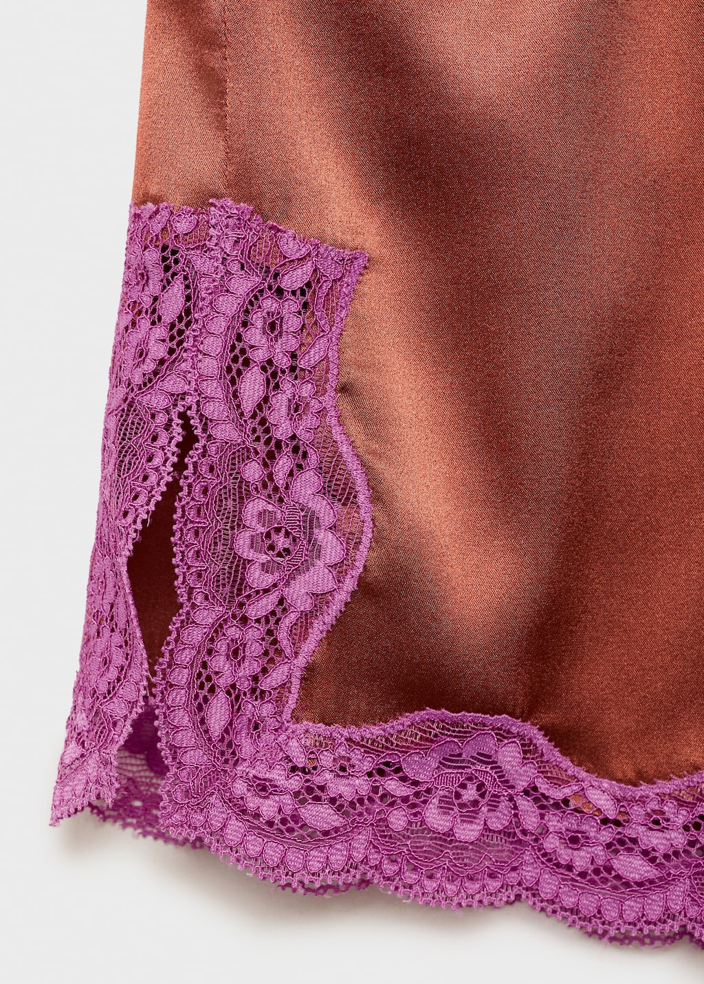 Silk shorts with contrasting lace trim