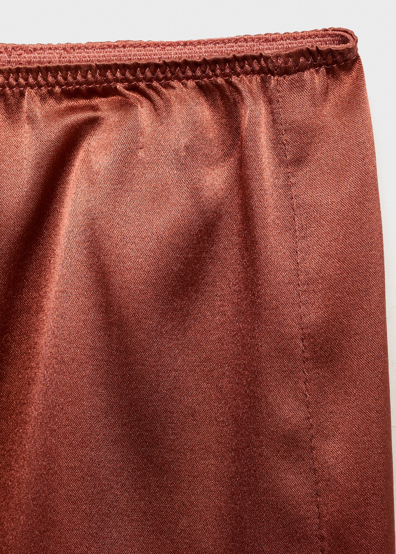 Silk shorts with contrasting lace trim - Details of the article 8
