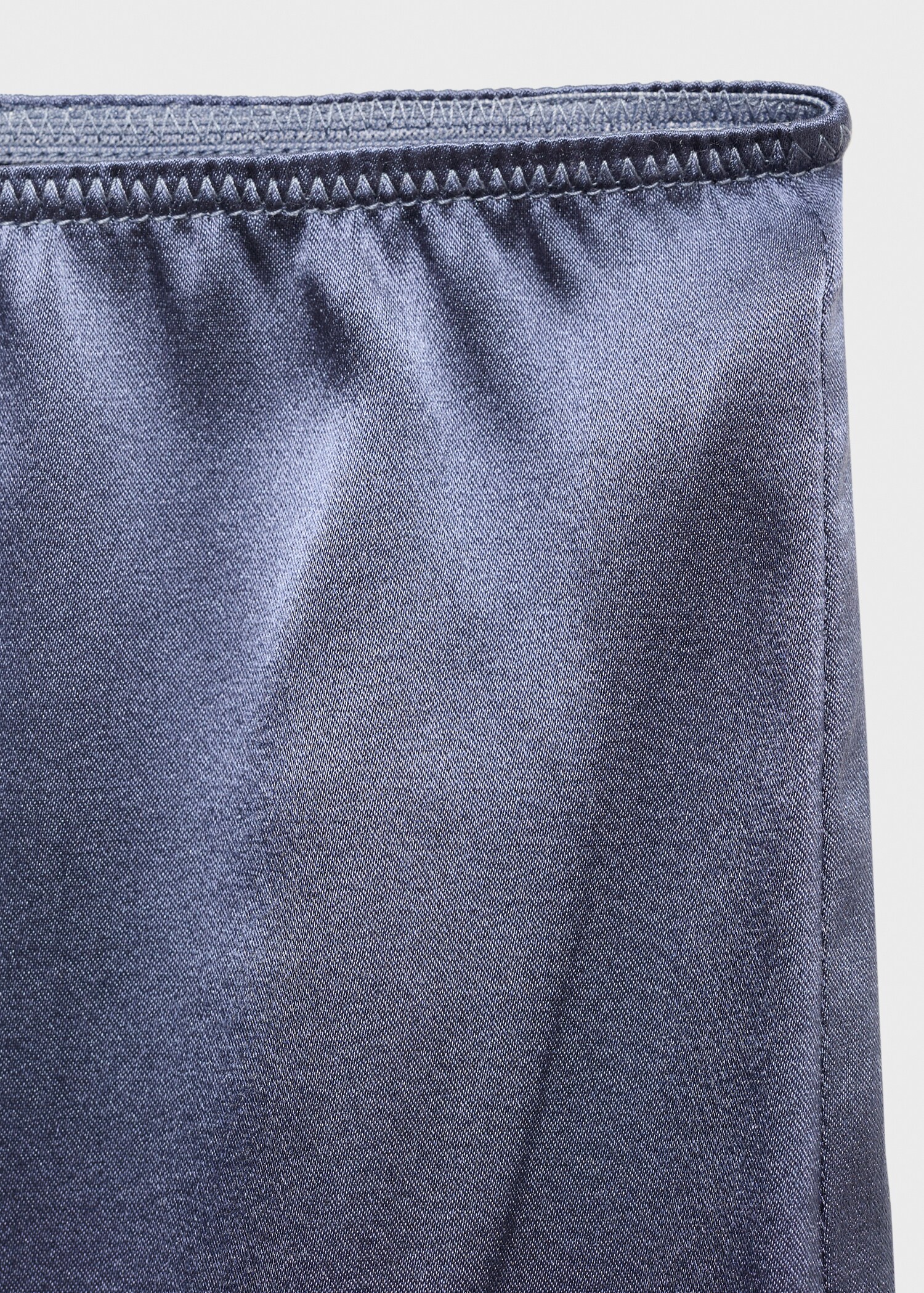 Silk shorts with contrasting lace trim - Details of the article 0