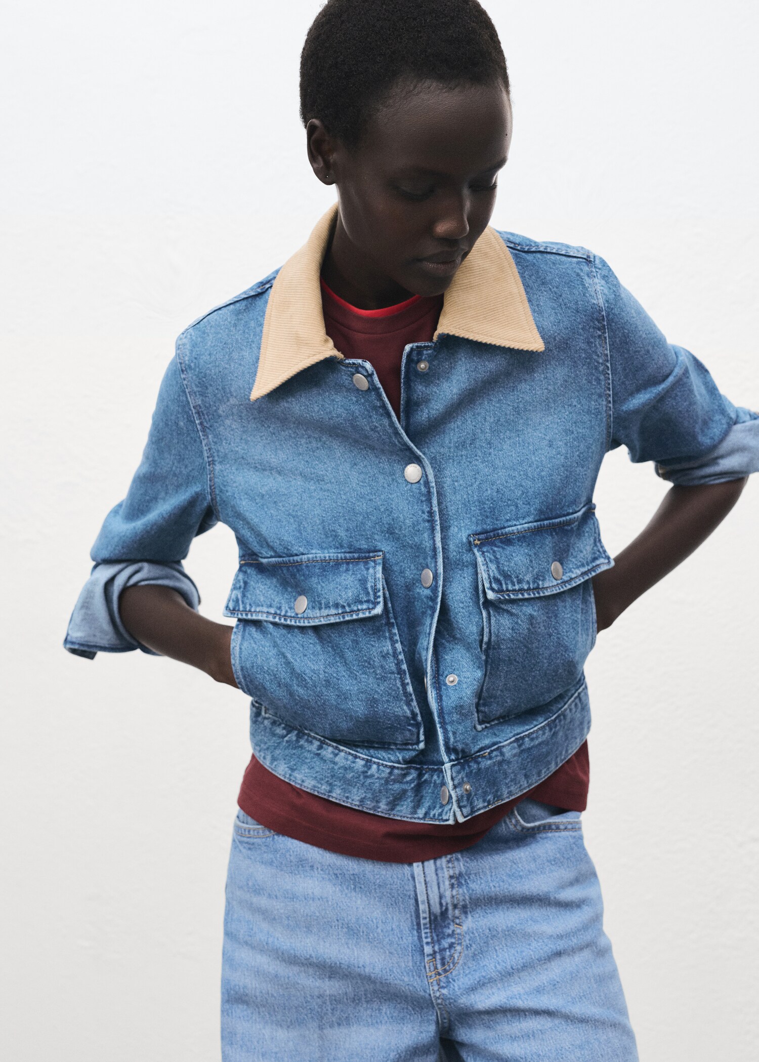 Veste en jean col velours côtelé - Plan moyen