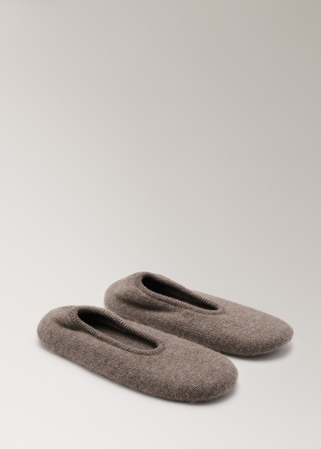 Chunky cashmere slippers