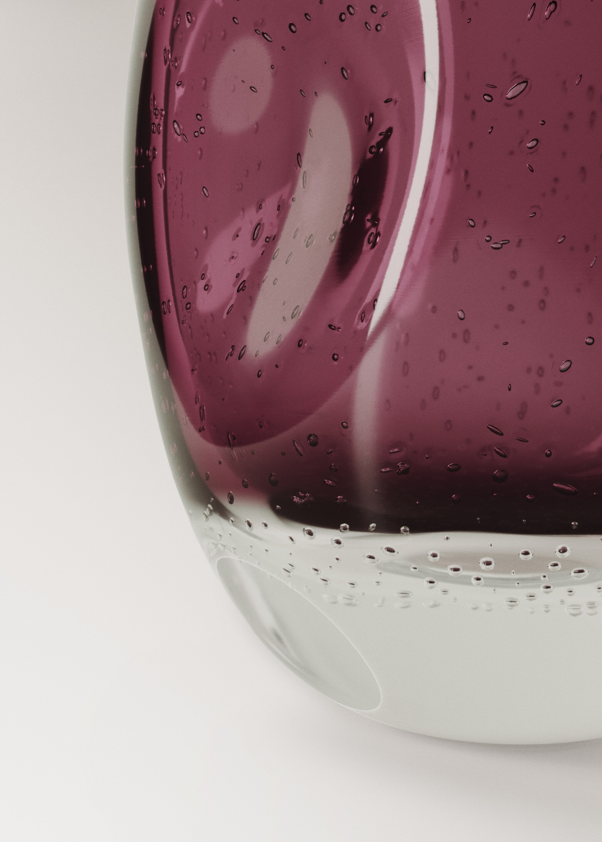 Irregular glass vase - Details of the article 1, Strawberry. Ref: 17094132-00.