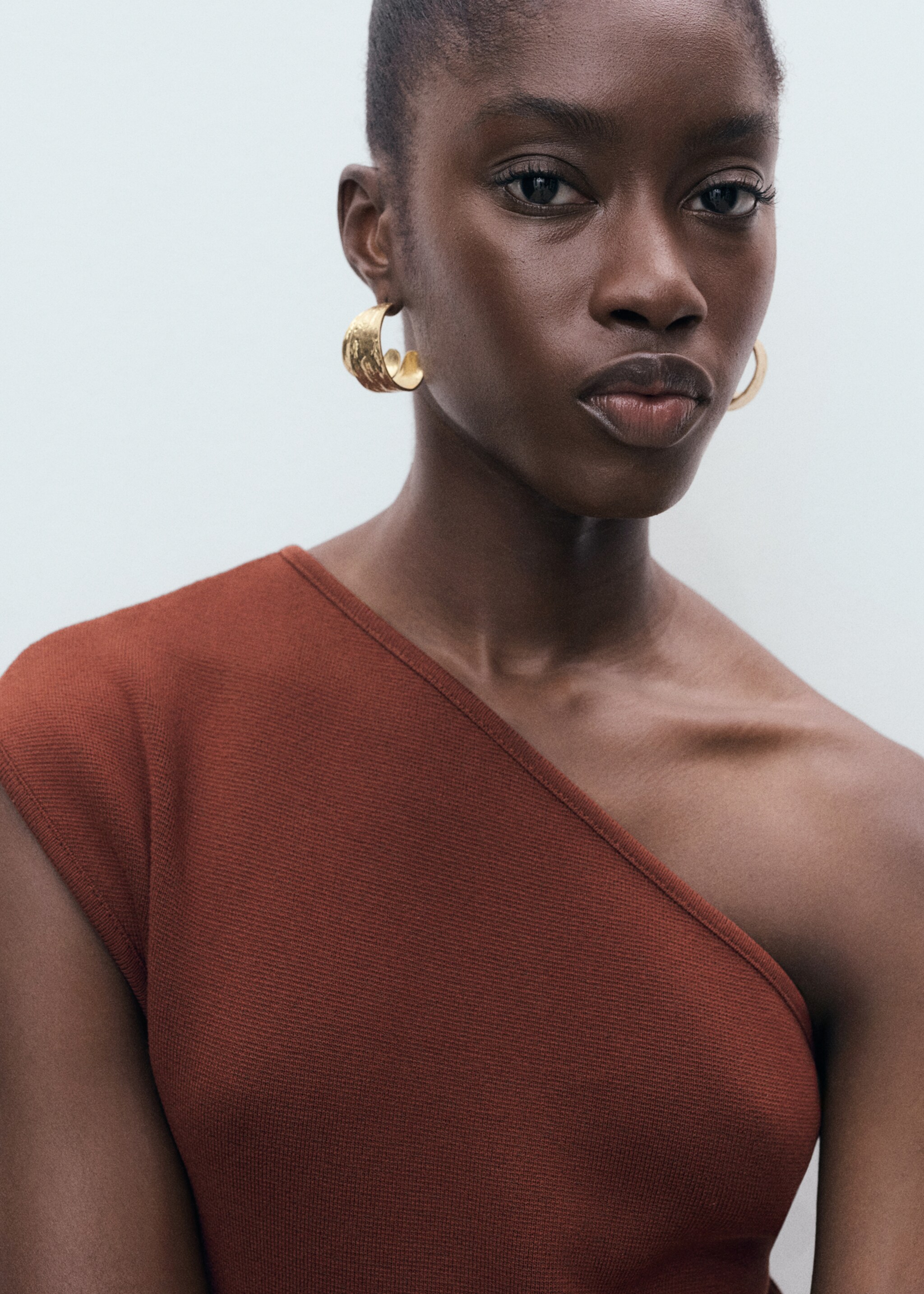 Asymmetrical combined-knit dress - Details of the article 1, Russet. Ref: 17094139-00.