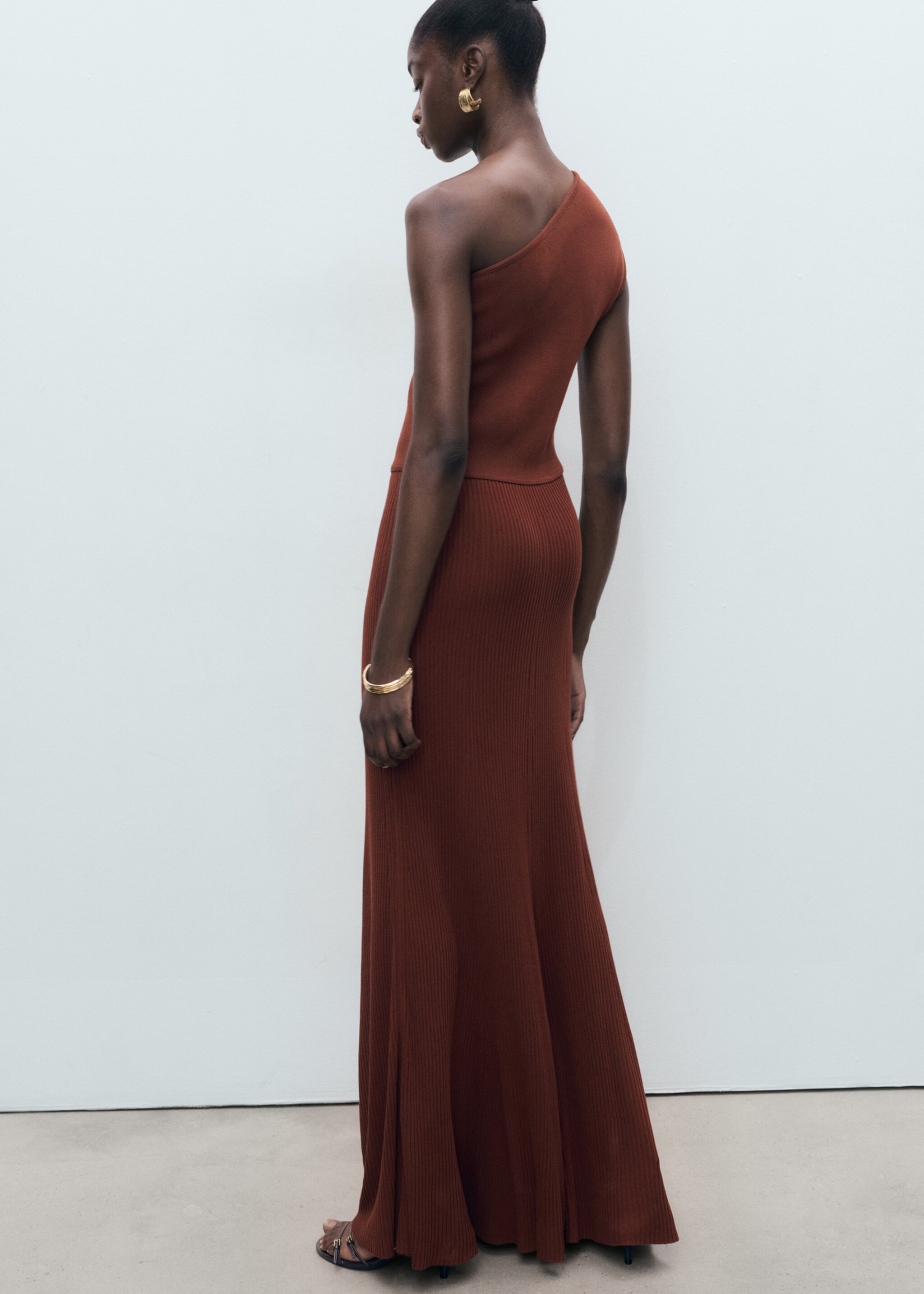 Asymmetrical combined-knit dress - Reverse of the article, Russet. Ref: 17094139-00.