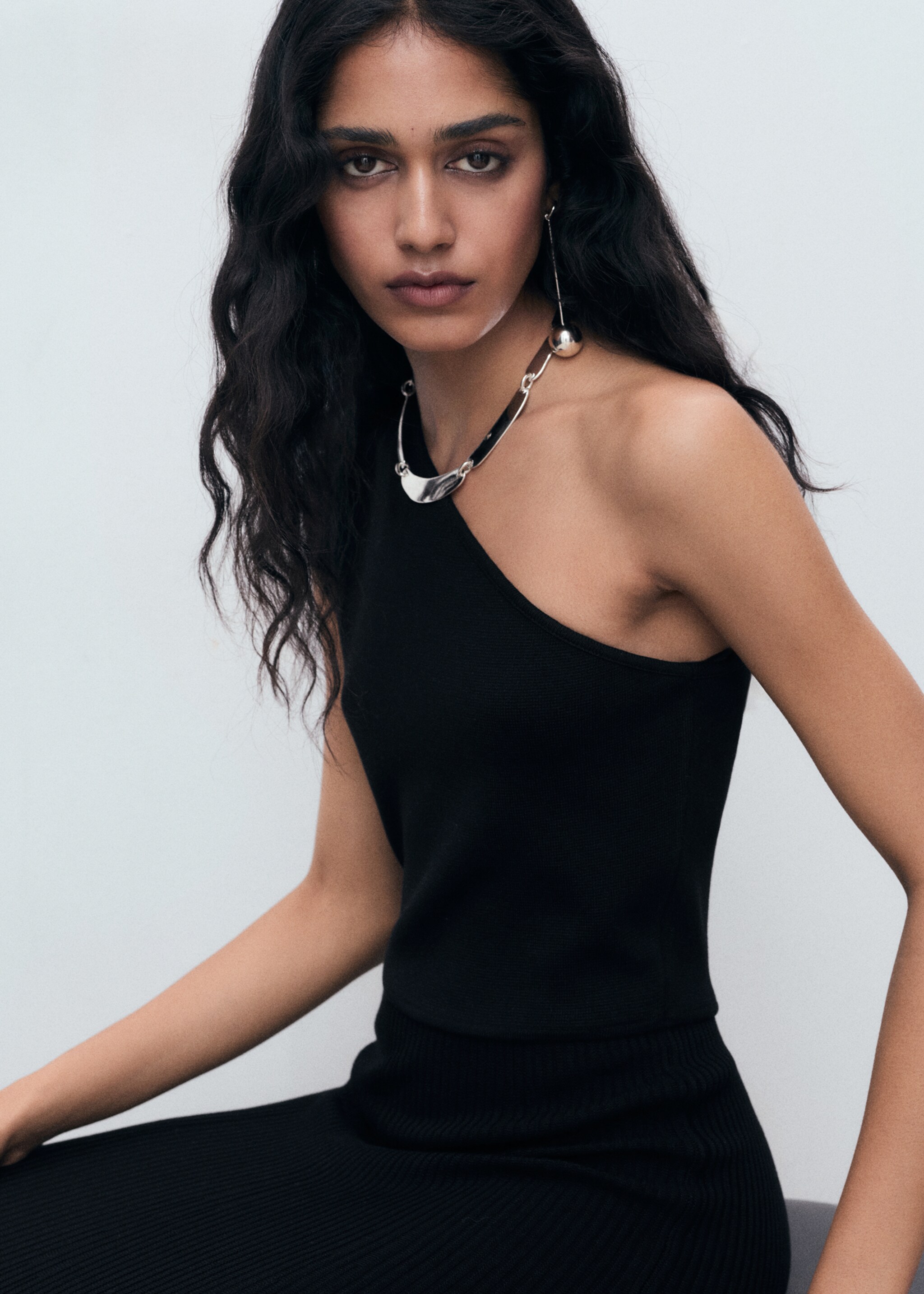 Asymmetrical combined-knit dress - Details of the article 2, Black. Ref: 17094139-00.