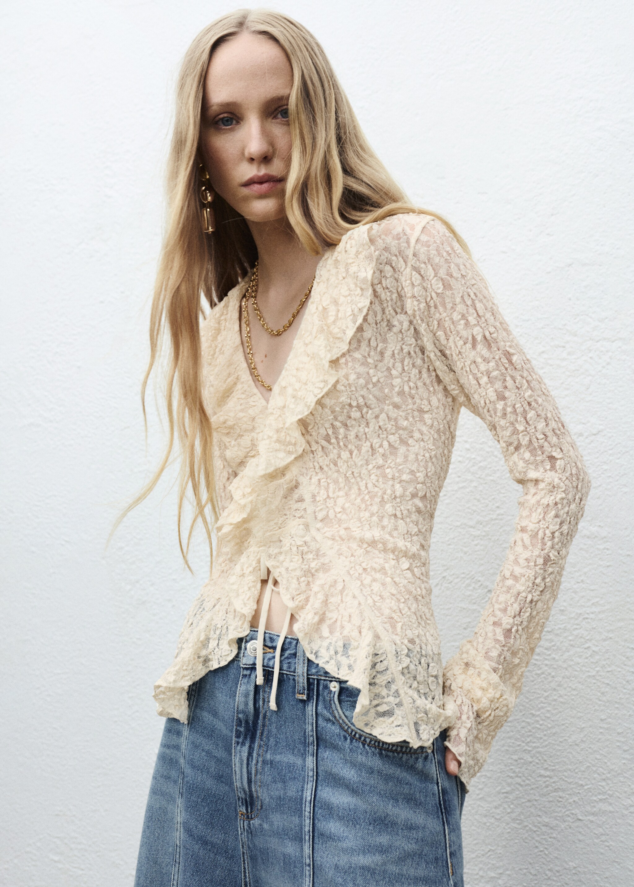 Blusa volant pizzo - Piano medio, Grezzo. Ref: 17094141-00.