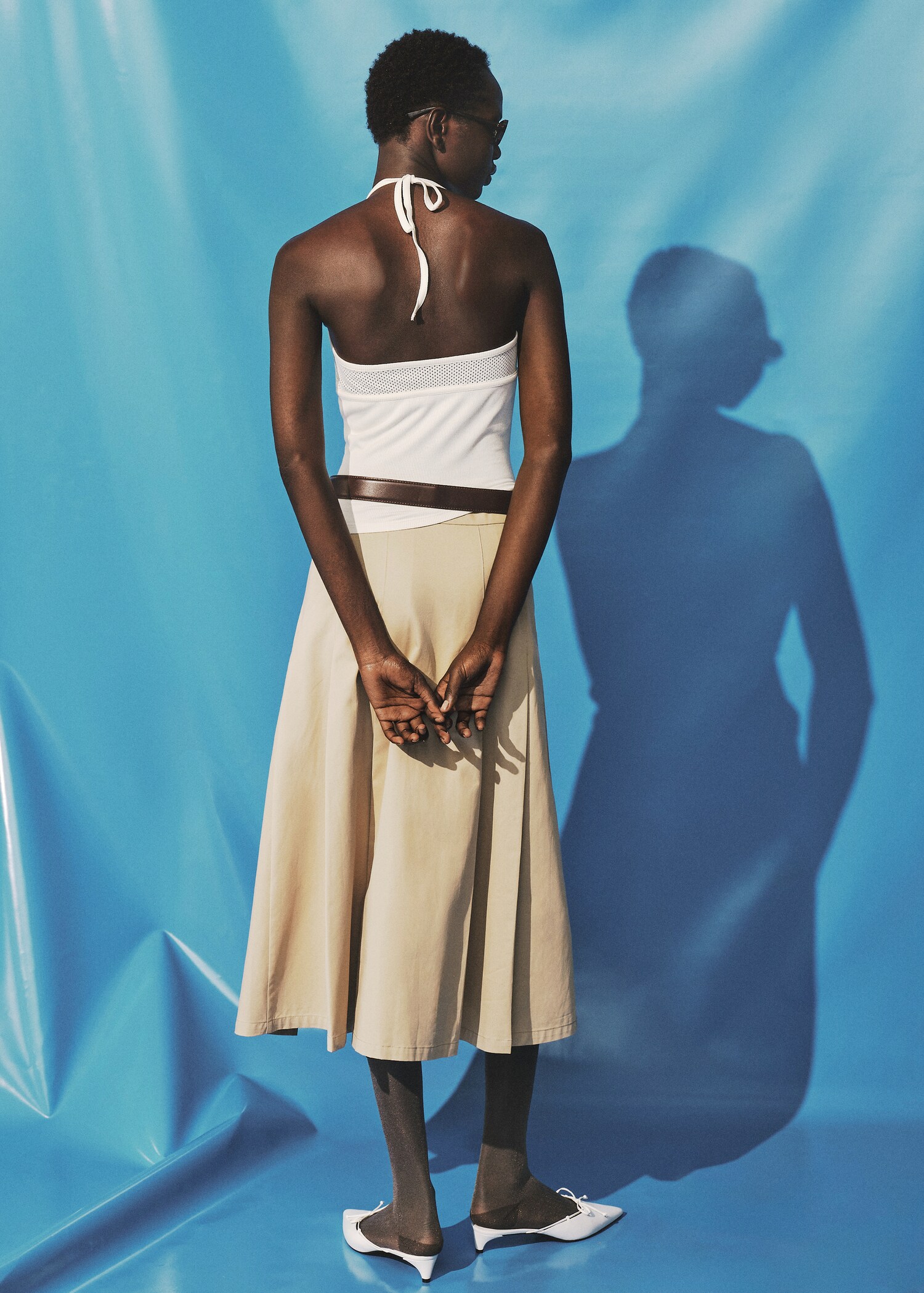 Perforated neckline top - Details of the article 1
