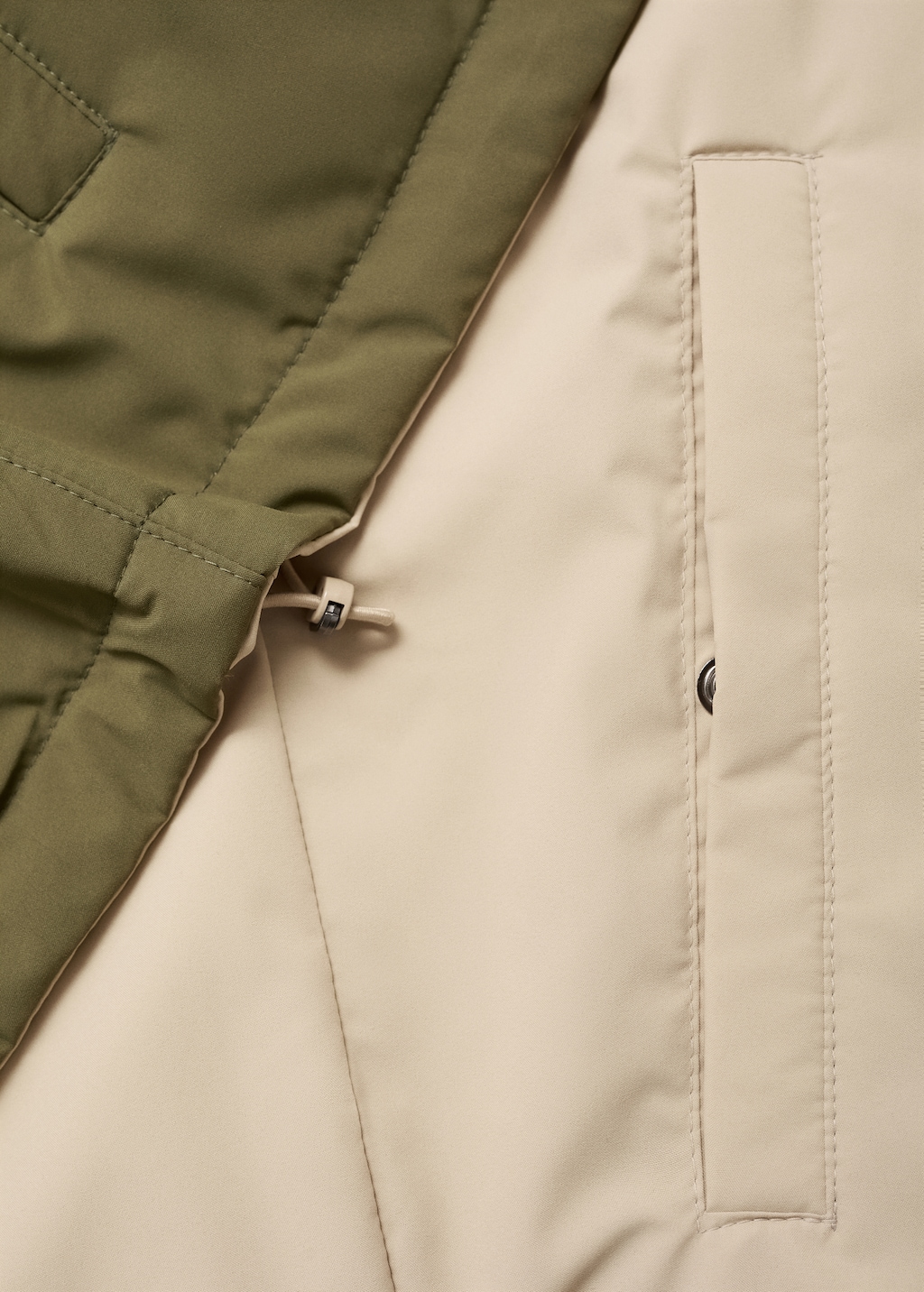 Reversible water-repellent vest