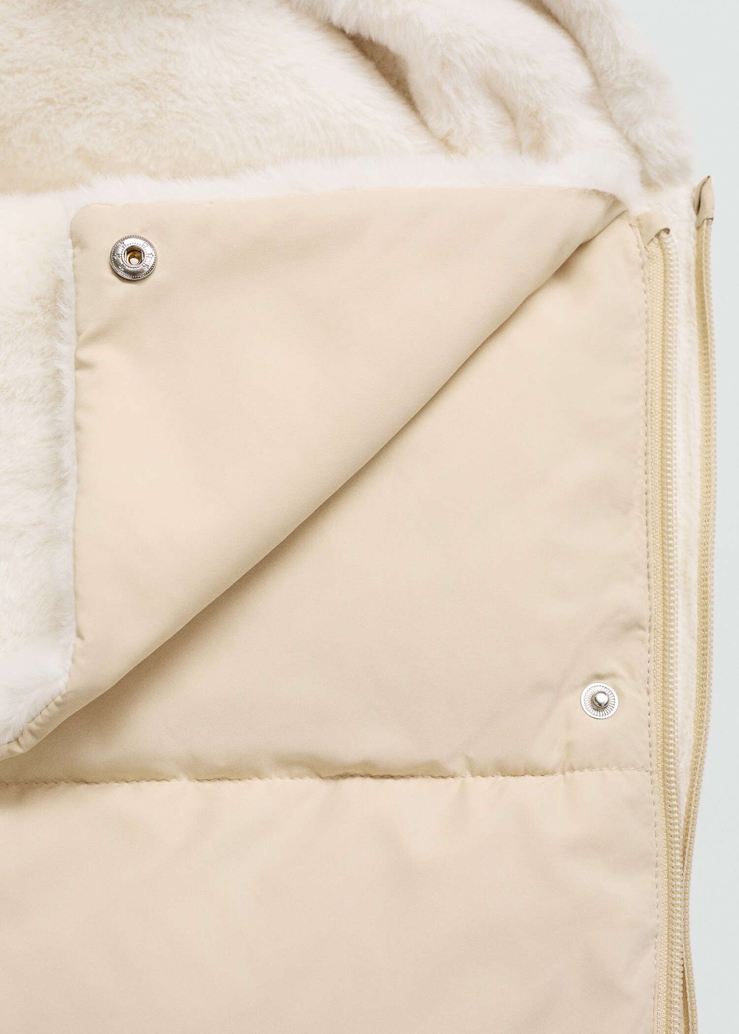 Walking coat with fur - Details of the article 1