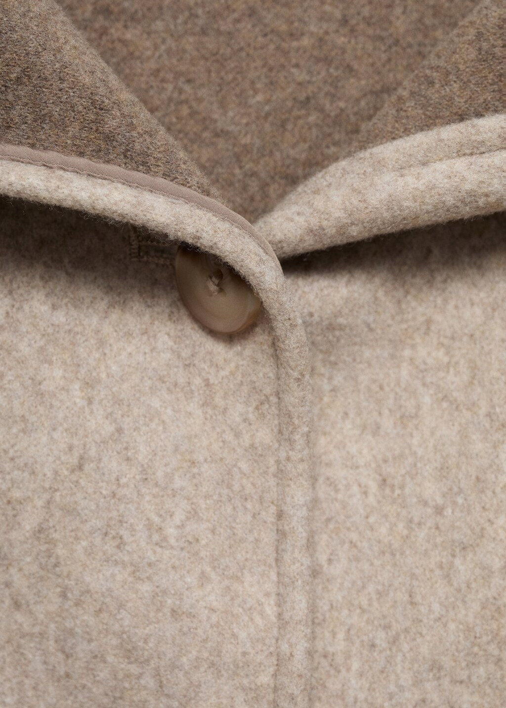 Cloth coat with pockets
